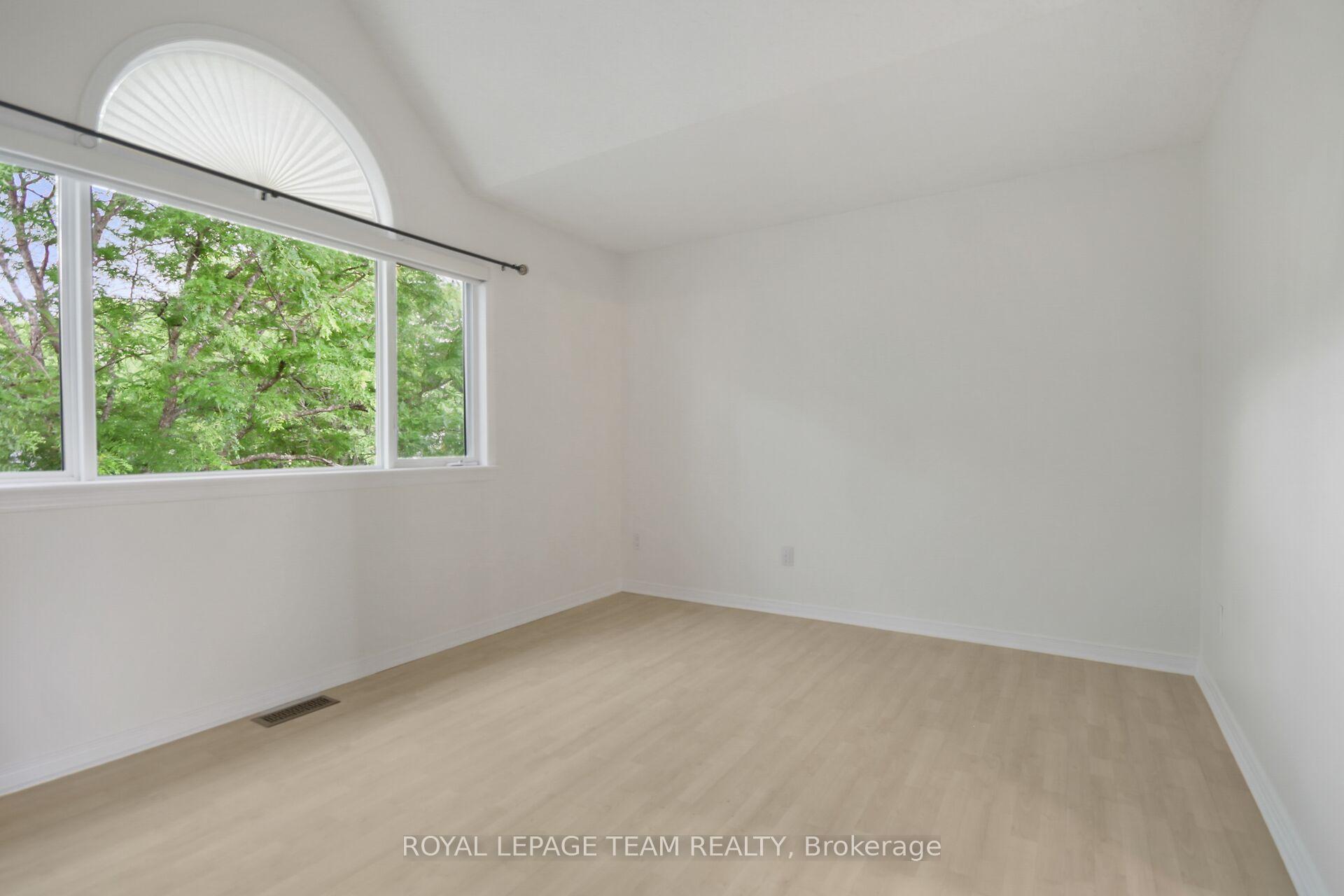 Photo 18 of 41 Maxton Private, Ottawa, Beacon Hill South — HOMEH
