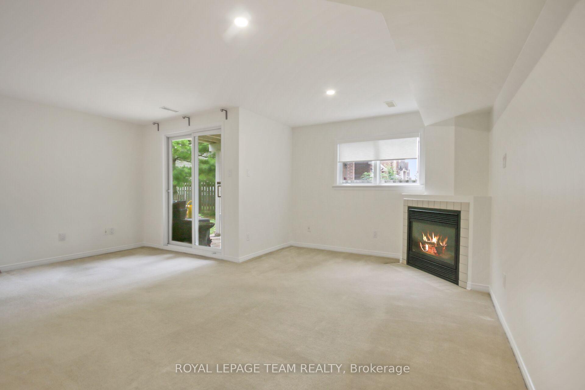 Photo 33 of 41 Maxton Private, Ottawa, Beacon Hill South — HOMEH