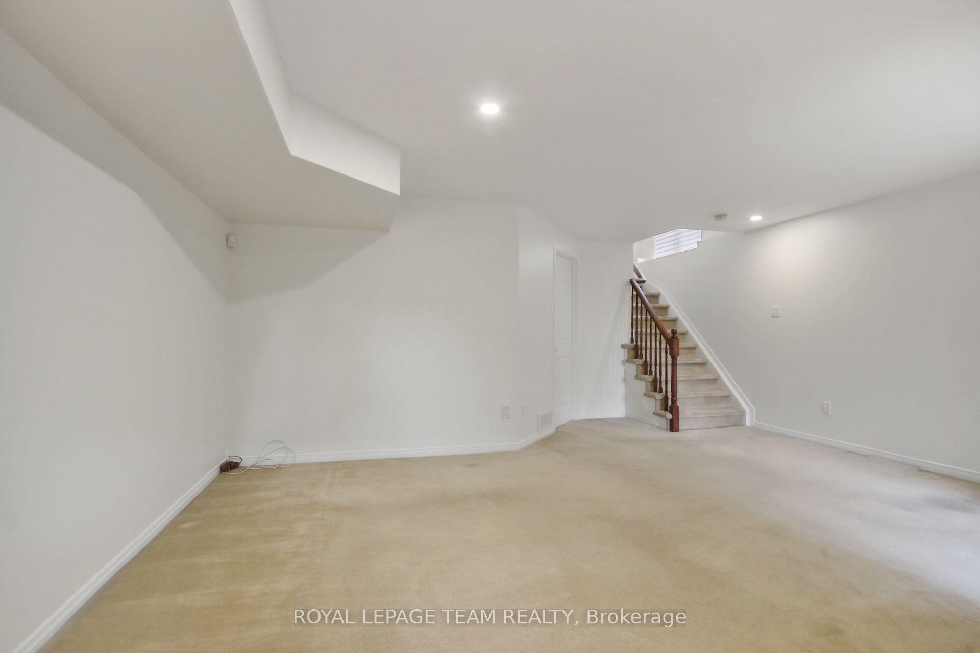 Photo 34 of 41 Maxton Private, Ottawa, Beacon Hill South — HOMEH