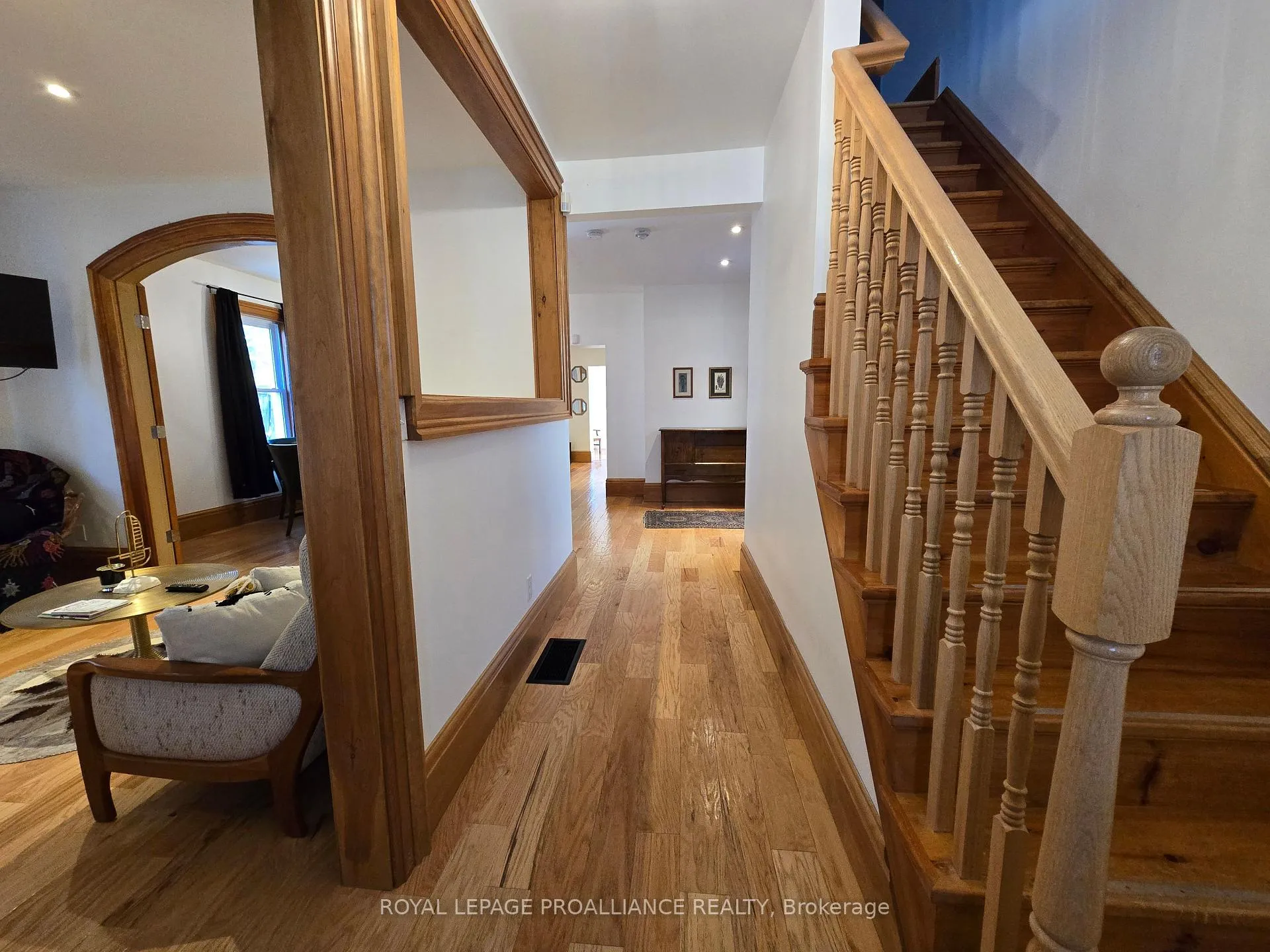 Photo 8 of 38 Sinclair Street, Belleville, Belleville Ward — HOMEH