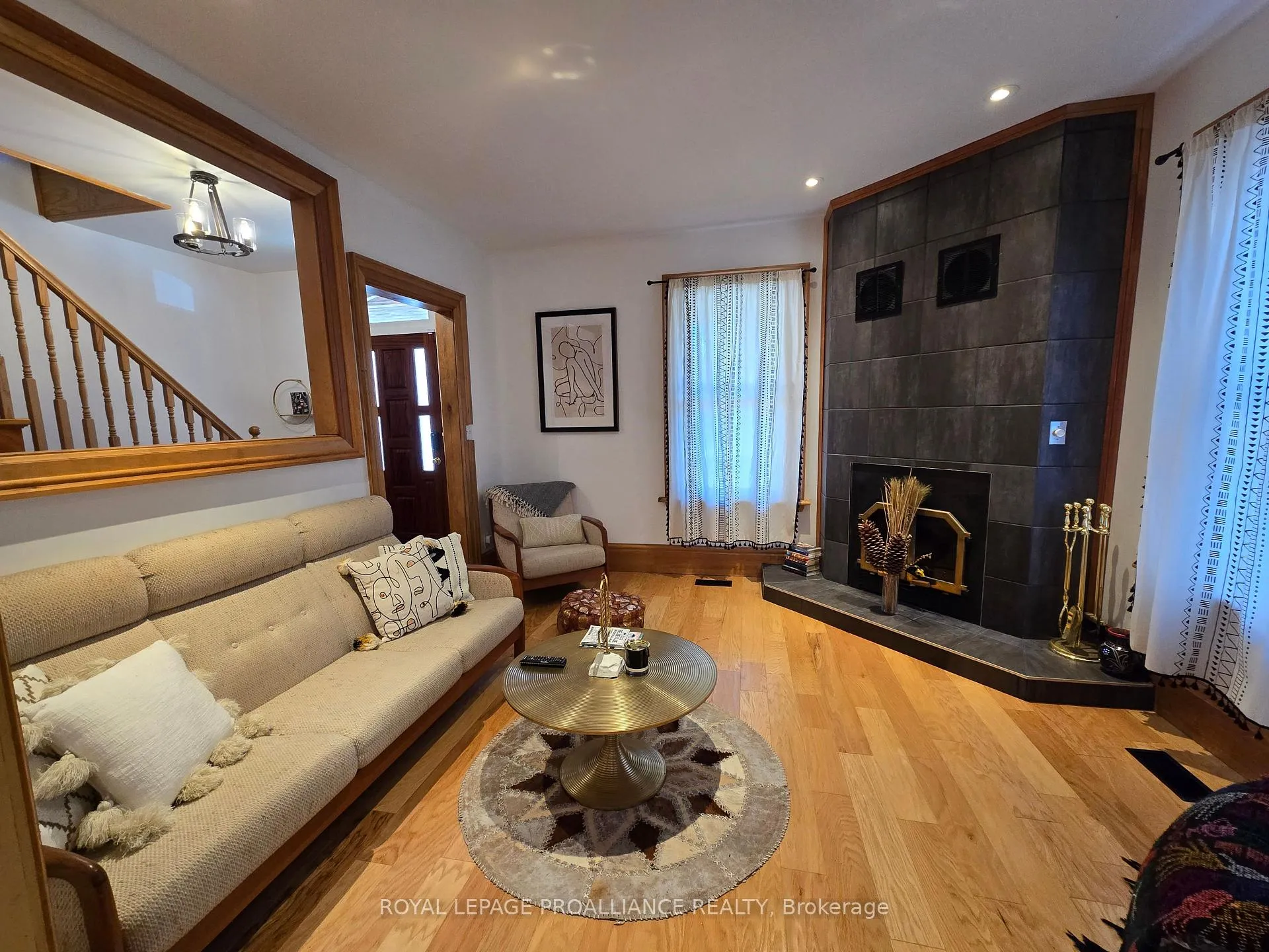 Photo 17 of 38 Sinclair Street, Belleville, Belleville Ward — HOMEH