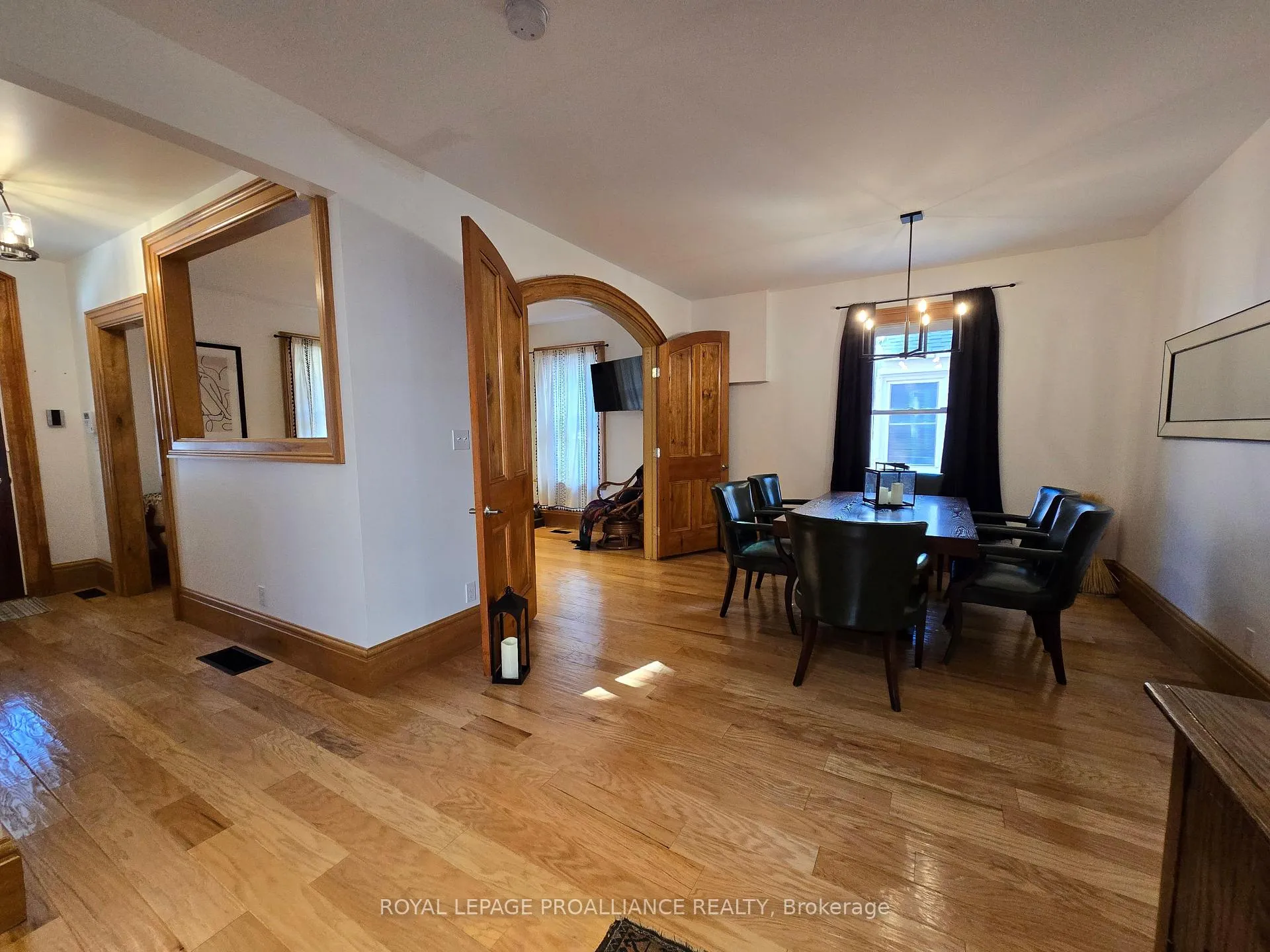 Photo 33 of 38 Sinclair Street, Belleville, Belleville Ward — HOMEH