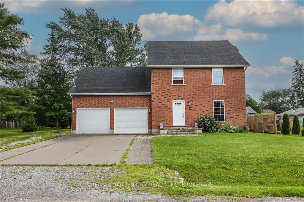Photo 2 of 17 Melrose Avenue, Thorold, Port Robinson — HOMEH