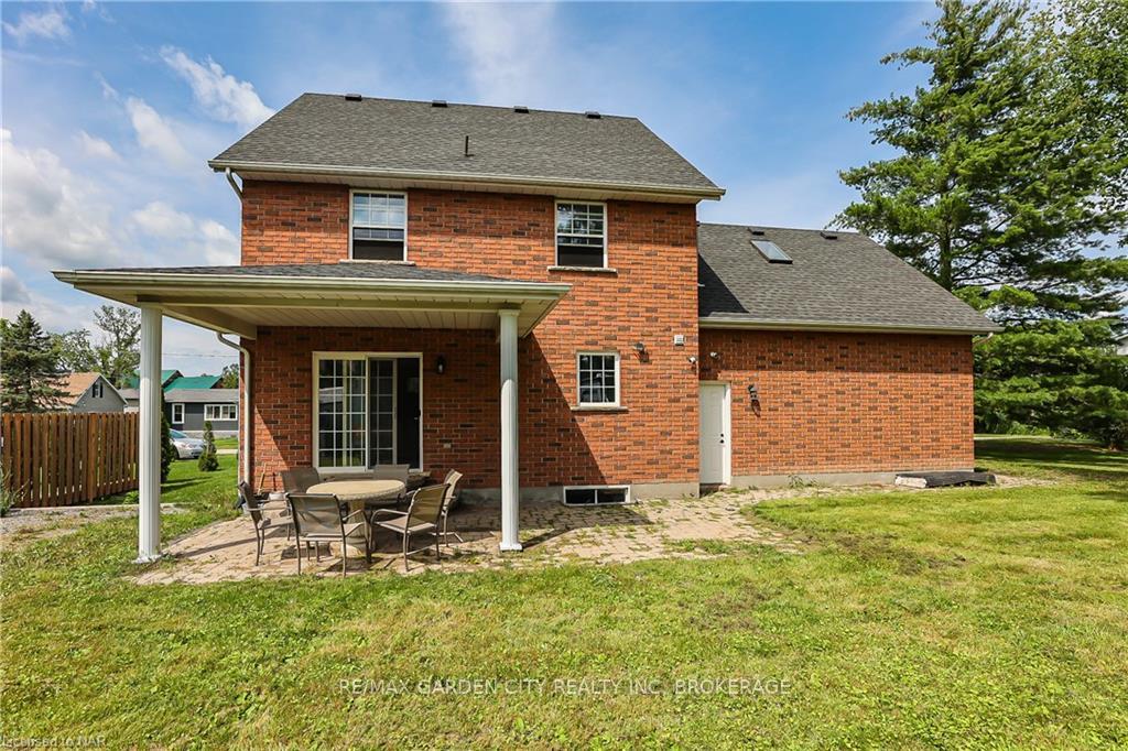Photo 10 of 17 Melrose Avenue, Thorold, Port Robinson — HOMEH
