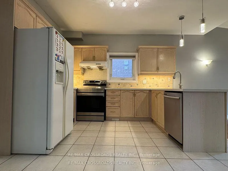 Photo 9 of 55 Ballymore Drive, Aurora, Bayview Wellington — HOMEH