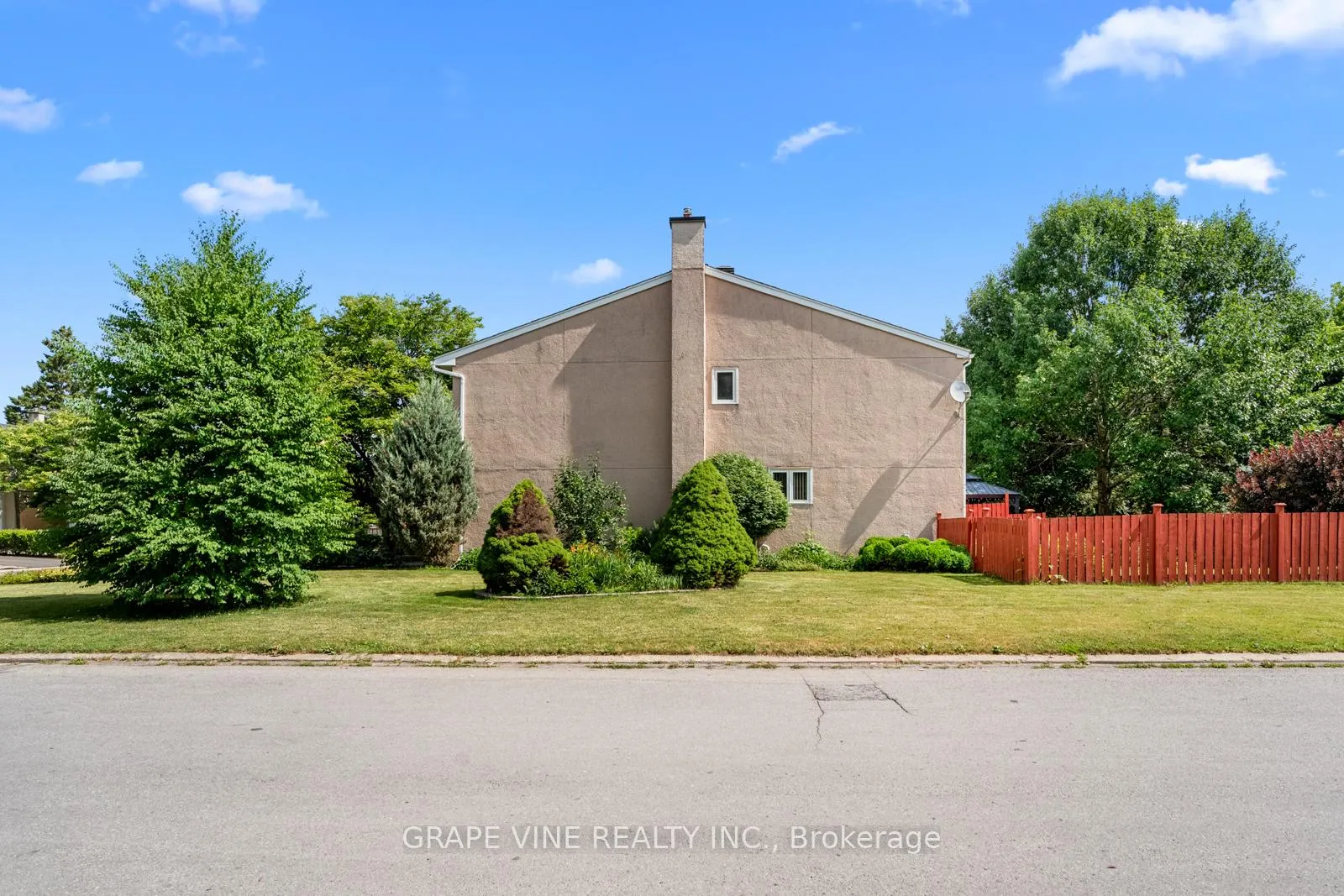 Photo 15 of 49 Tybalt Crescent, Ottawa, Westcliffe Estates — HOMEH