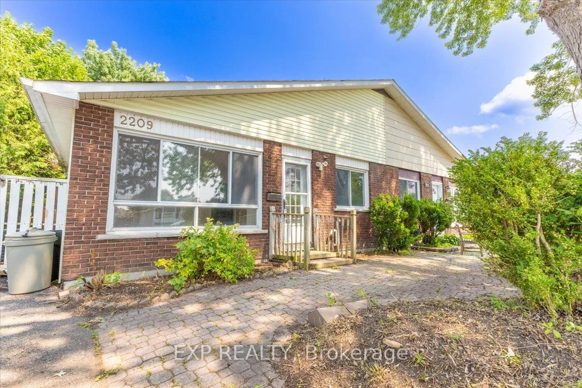 Photo 4 of 2209 Fillmore Crescent, Ottawa, Beacon Hill North — HOMEH