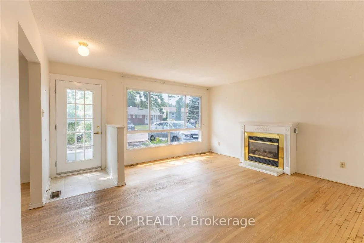 Photo 9 of 2209 Fillmore Crescent, Ottawa, Beacon Hill North — HOMEH