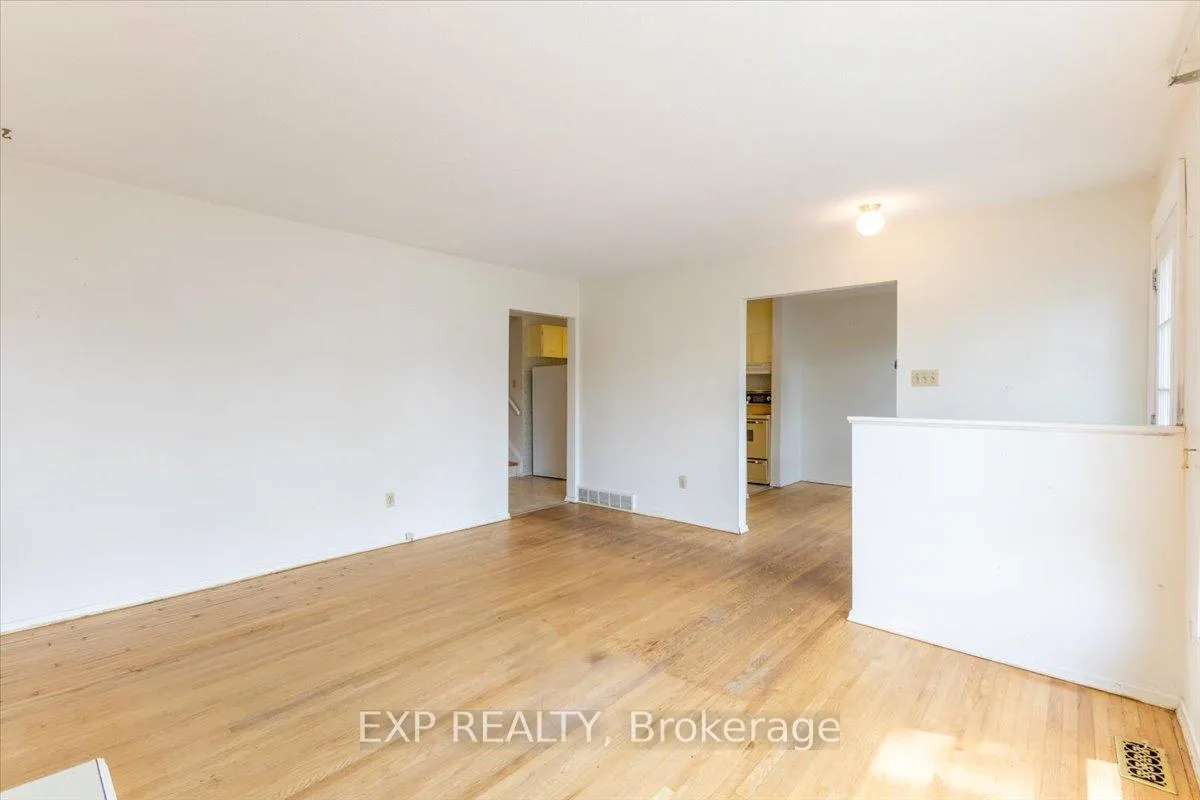 Photo 17 of 2209 Fillmore Crescent, Ottawa, Beacon Hill North — HOMEH