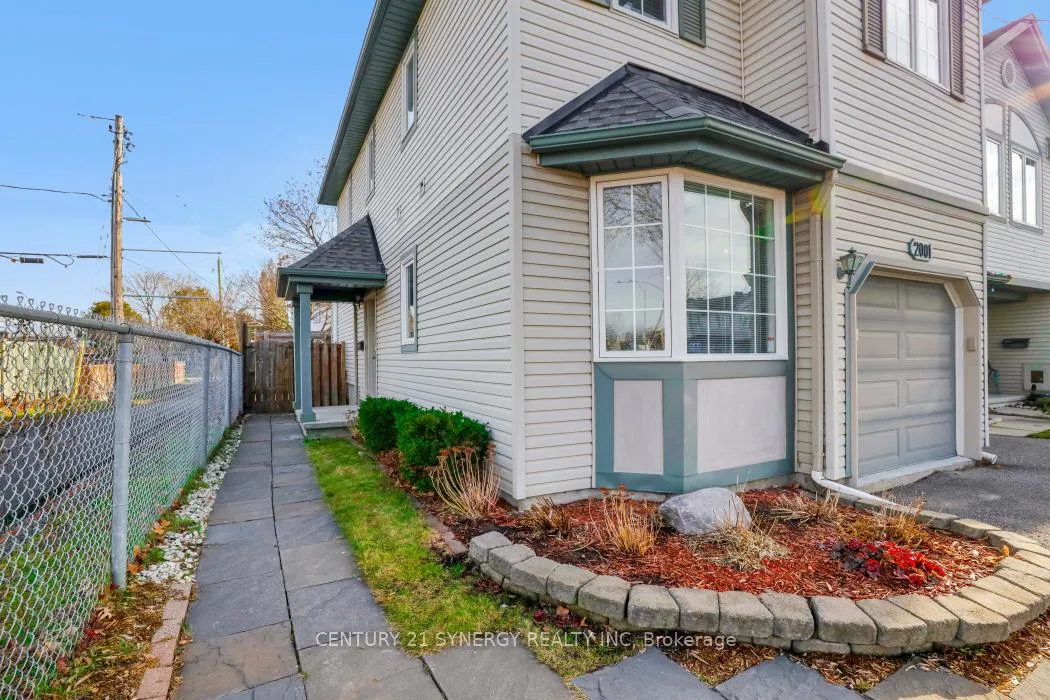 Photo 7 of 2001 O Avenue, Ottawa, Eastway Gardens/Industrial Park — HOMEH