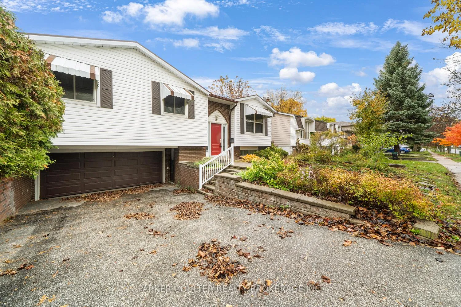 Photo 9 of 99 Marshall Street, Barrie, Allandale Heights — HOMEH