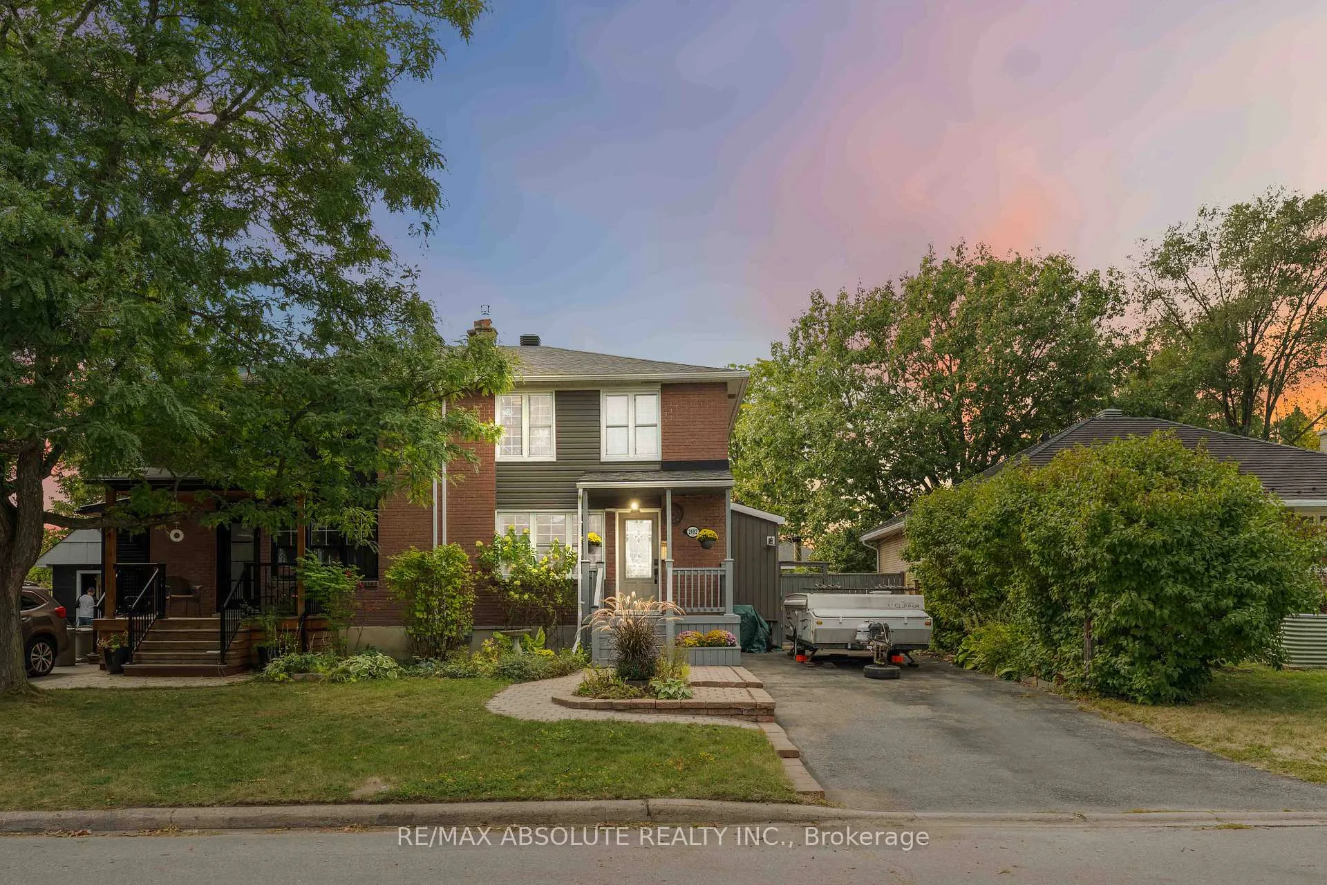 Front of 2492 Chasseur Avenue