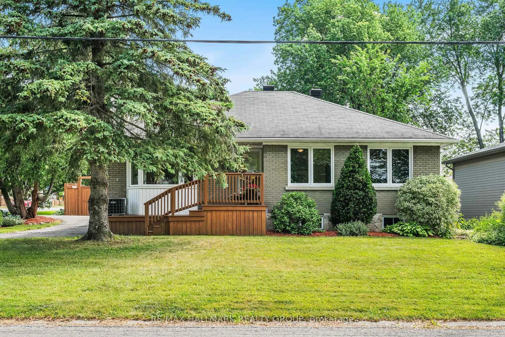 Photo 2 of 15 Crownhill Street, Ottawa, Beacon Hill South — HOMEH