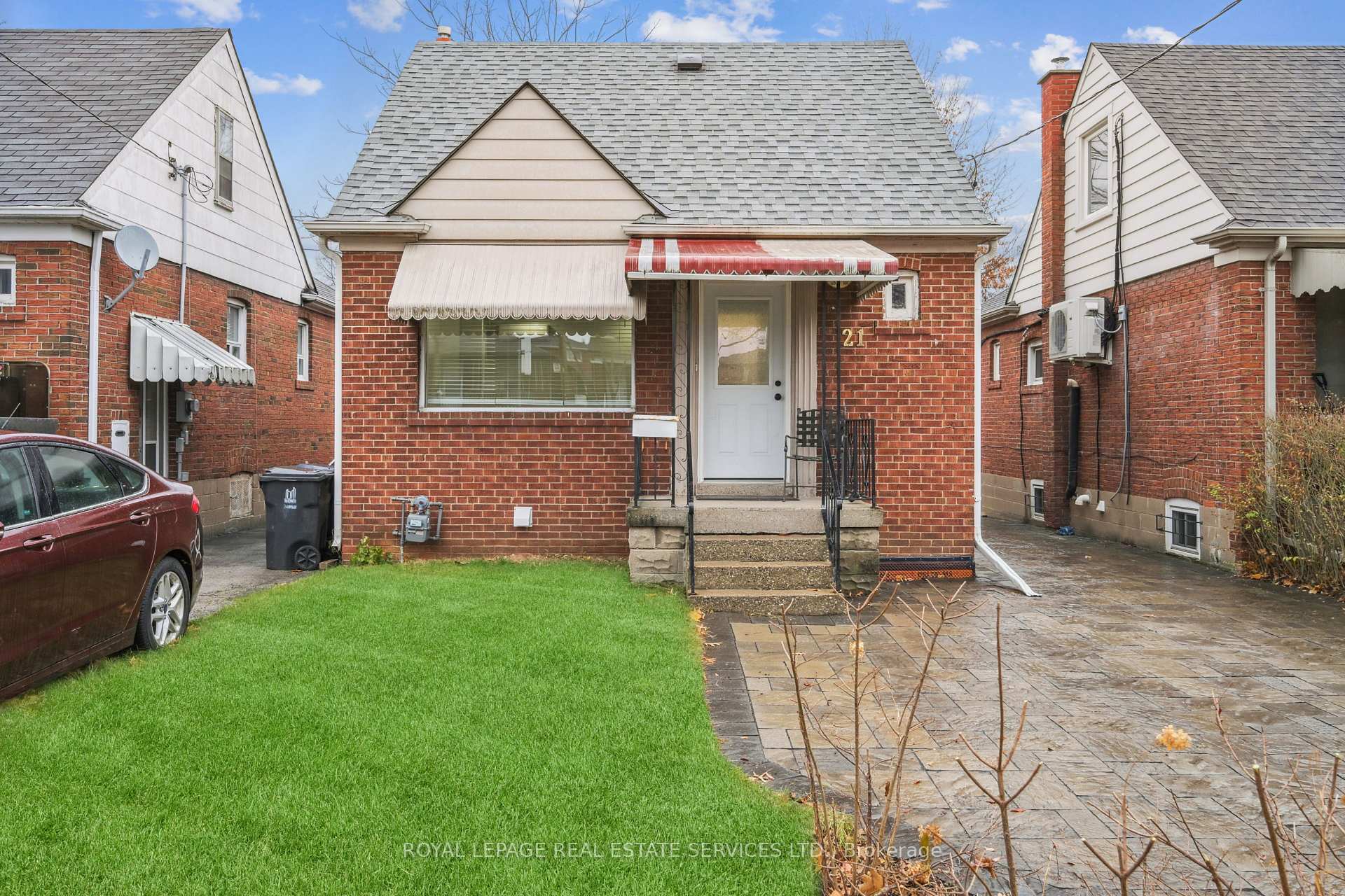 Front of 21 Holbrooke Avenue