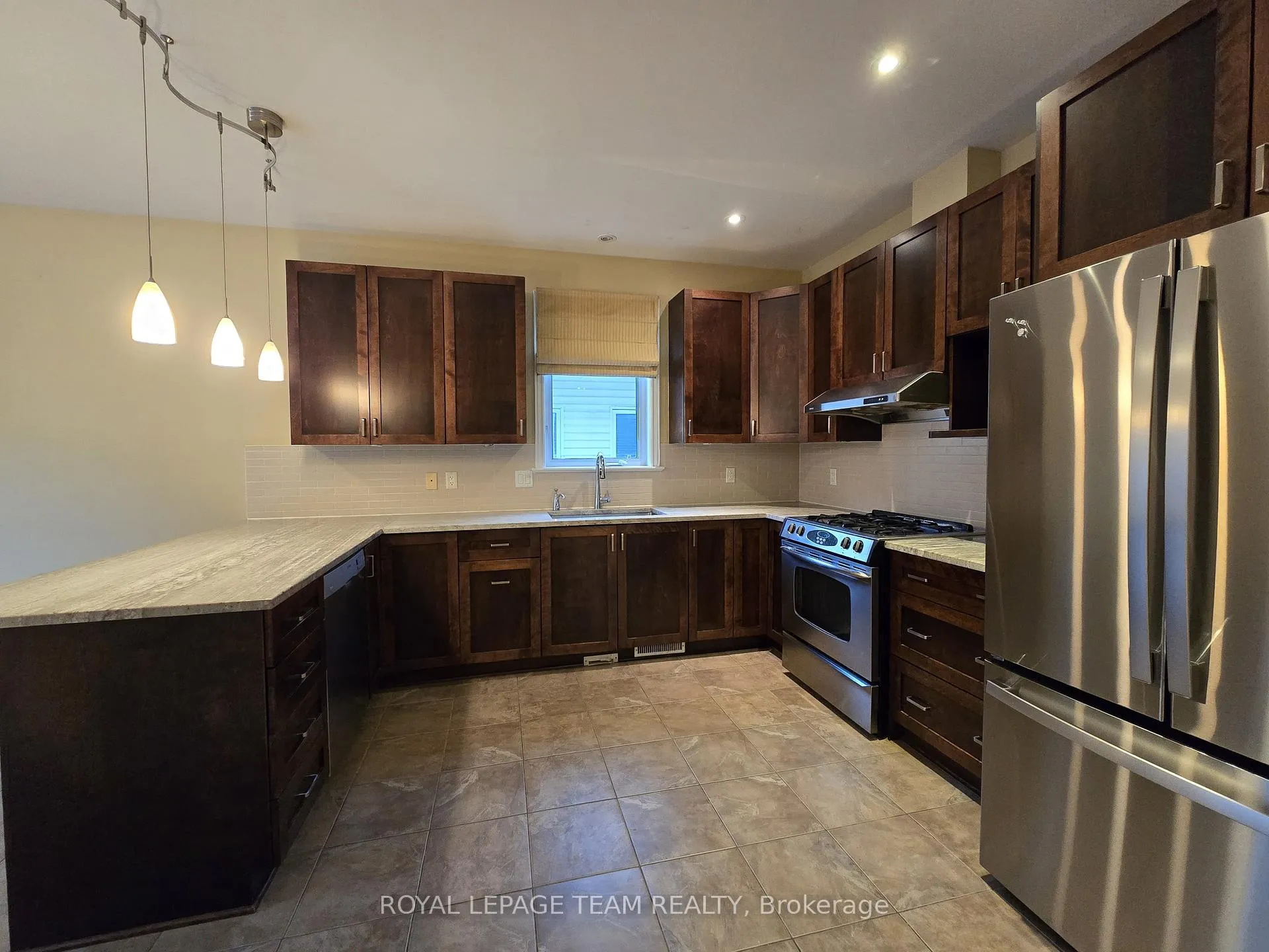 Photo 4 of 142 Hillman Marsh Way, Ottawa, Blossom Park/Kemp Park/Findlay Creek — HOMEH