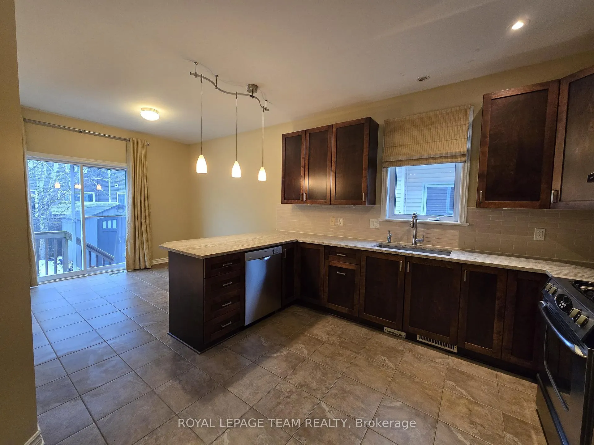 Photo 7 of 142 Hillman Marsh Way, Ottawa, Blossom Park/Kemp Park/Findlay Creek — HOMEH