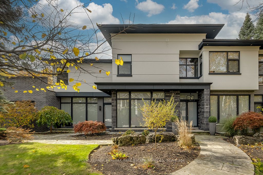 Photo 2 of 136 Avondale Court, Burlington, Shoreacres — HOMEH