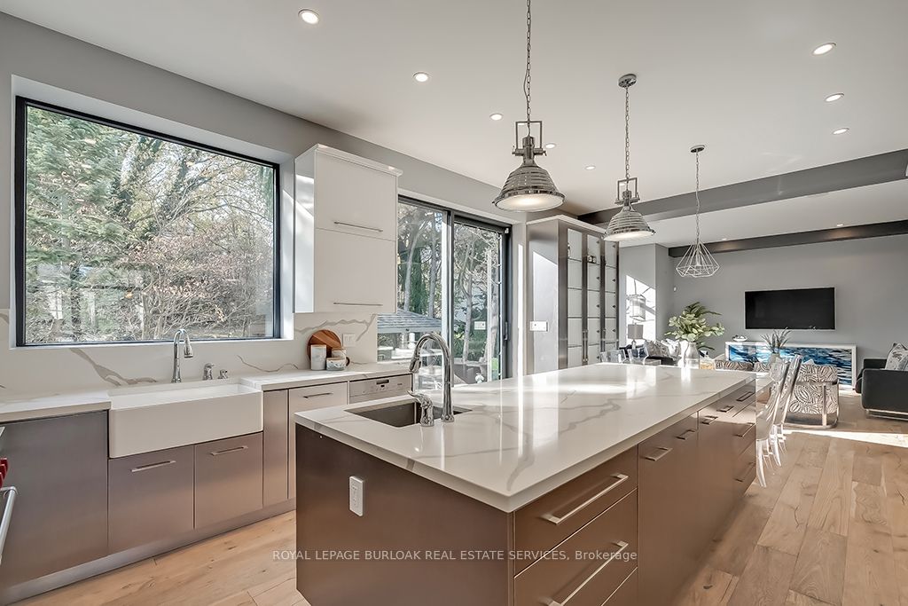 Photo 53 of 136 Avondale Court, Burlington, Shoreacres — HOMEH