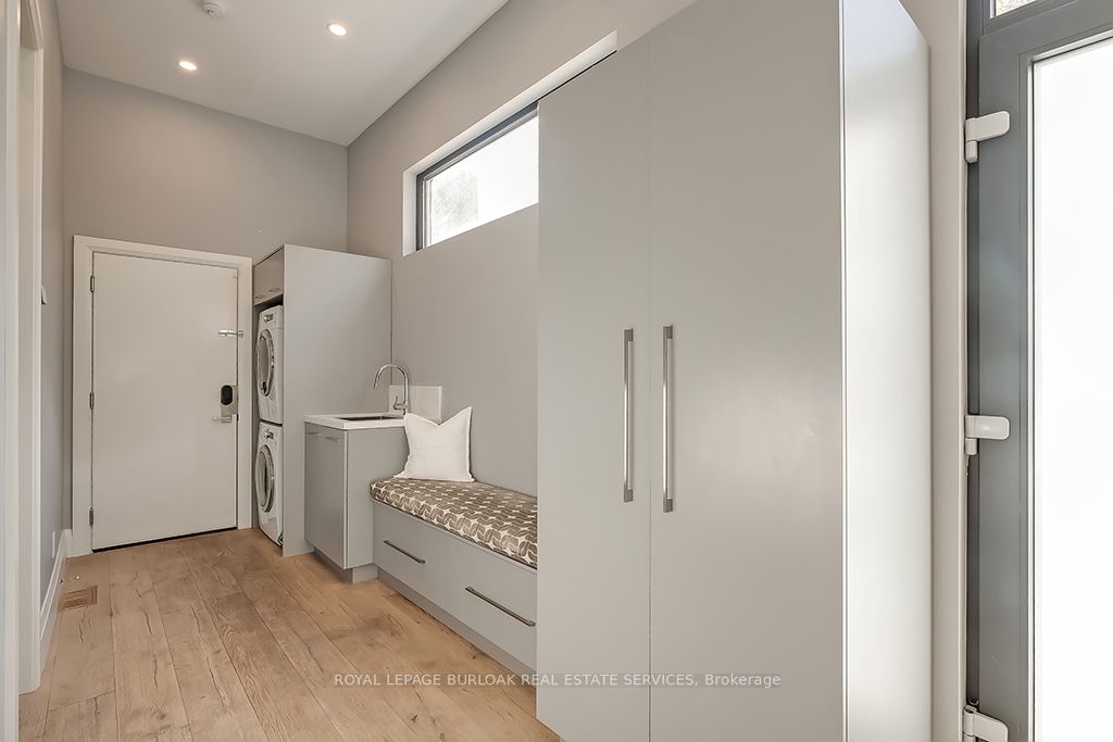 Photo 58 of 136 Avondale Court, Burlington, Shoreacres — HOMEH