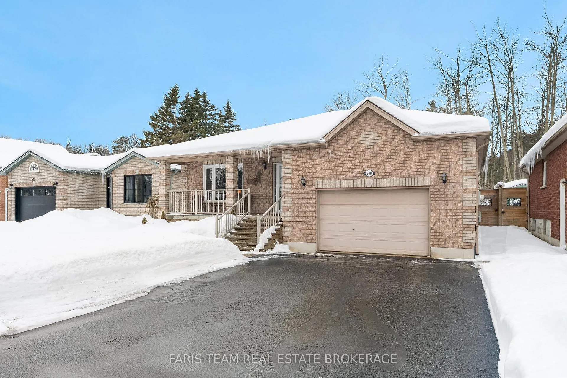 Photo 4 of 290 Edgehill Drive, Barrie, Sandy Hollow — HOMEH
