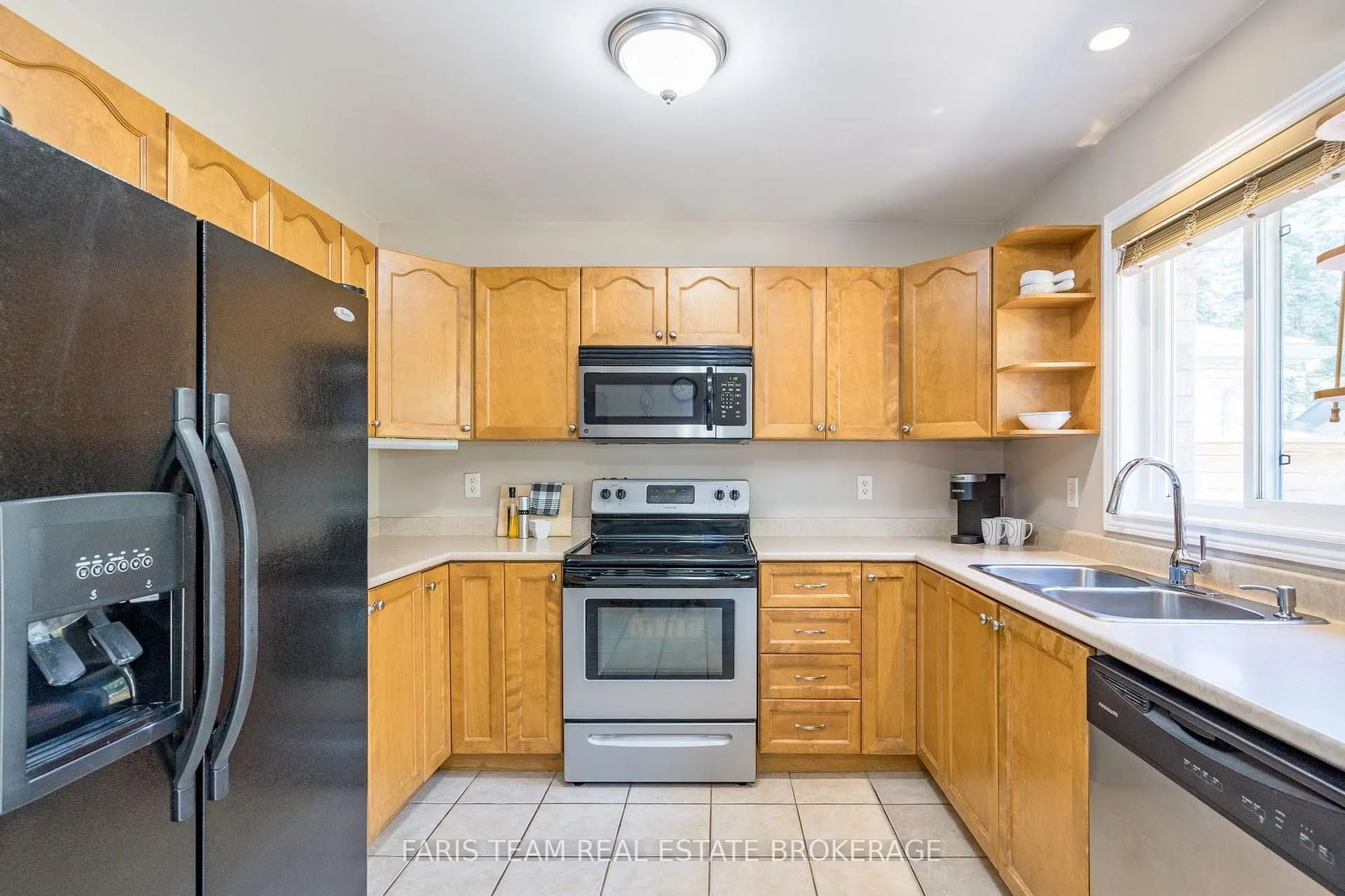 Photo 26 of 290 Edgehill Drive, Barrie, Sandy Hollow — HOMEH