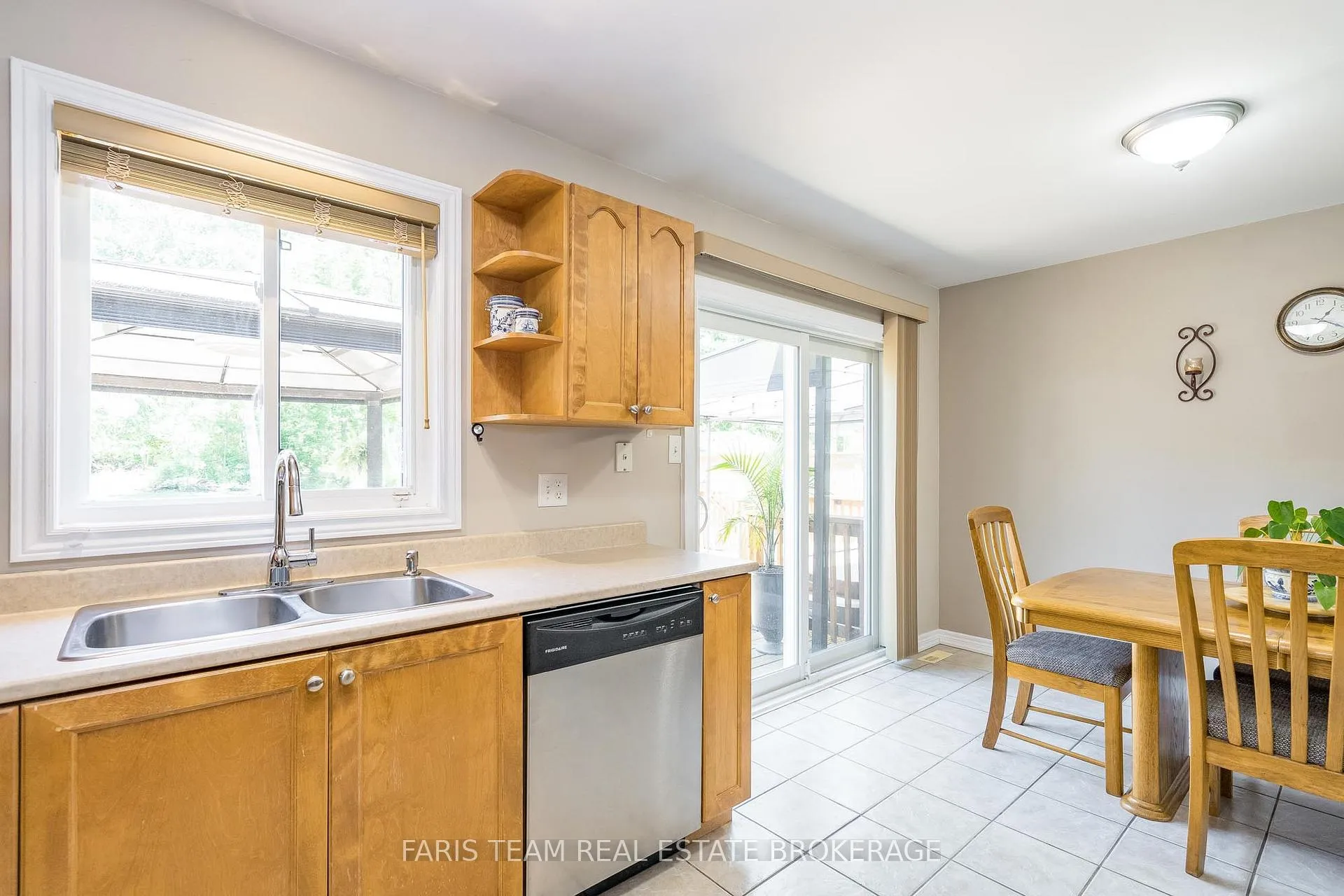 Photo 39 of 290 Edgehill Drive, Barrie, Sandy Hollow — HOMEH