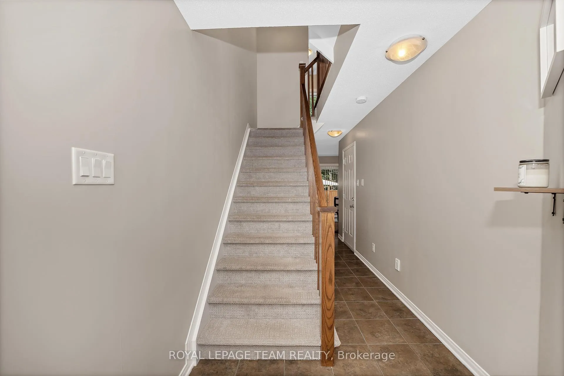 Photo 35 of 64 Songbird Private, Ottawa, Westcliffe Estates — HOMEH