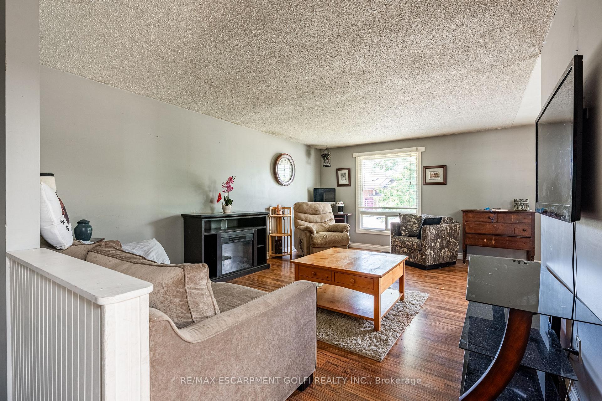 Photo 3 of 13 Keefer Road, Thorold, Confederation Heights — HOMEH