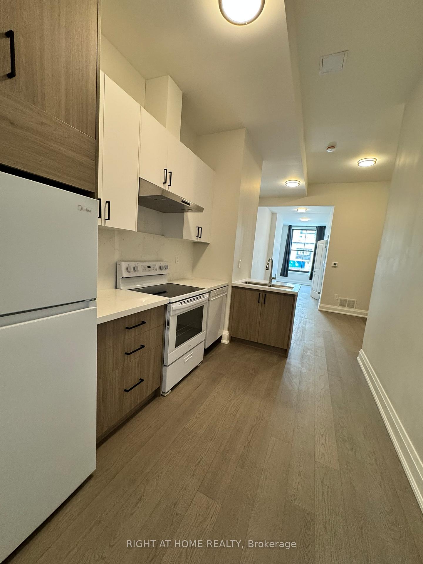 Photo 2 of Unit Lower, 592 Yonge Street, Toronto, Bay Street Corridor — HOMEH