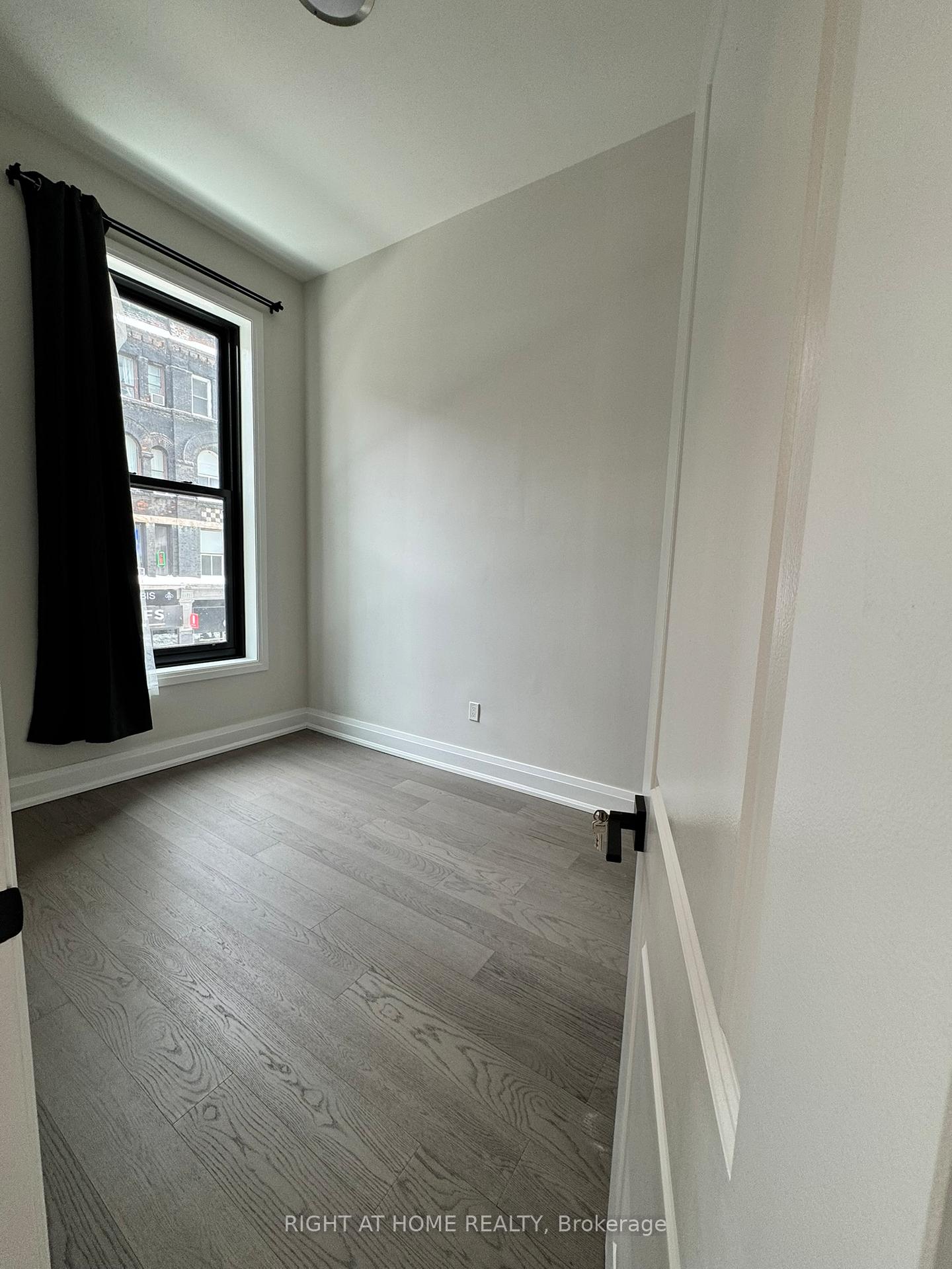 Photo 9 of Unit Lower, 592 Yonge Street, Toronto, Bay Street Corridor — HOMEH