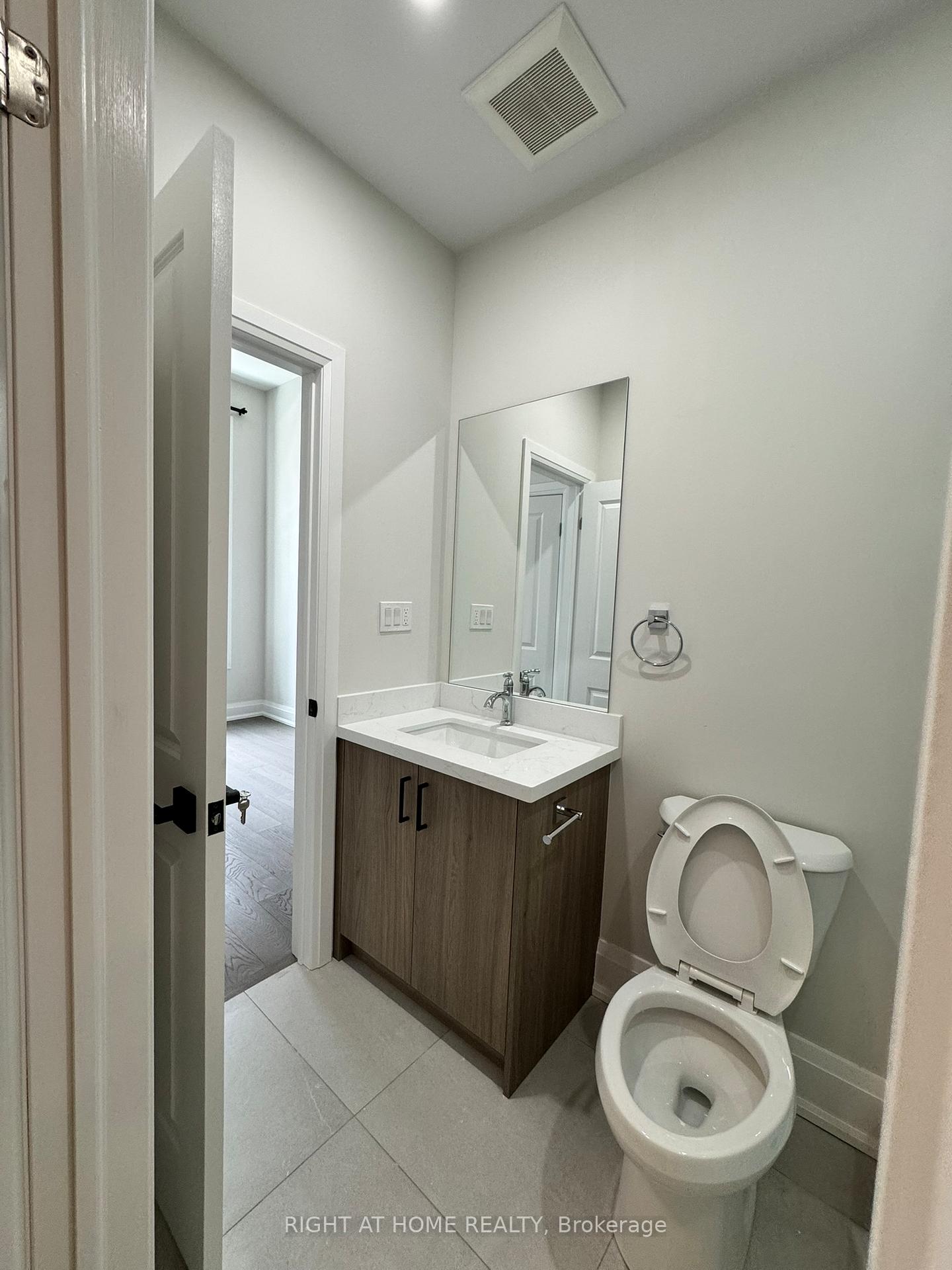 Photo 15 of Unit Lower, 592 Yonge Street, Toronto, Bay Street Corridor — HOMEH