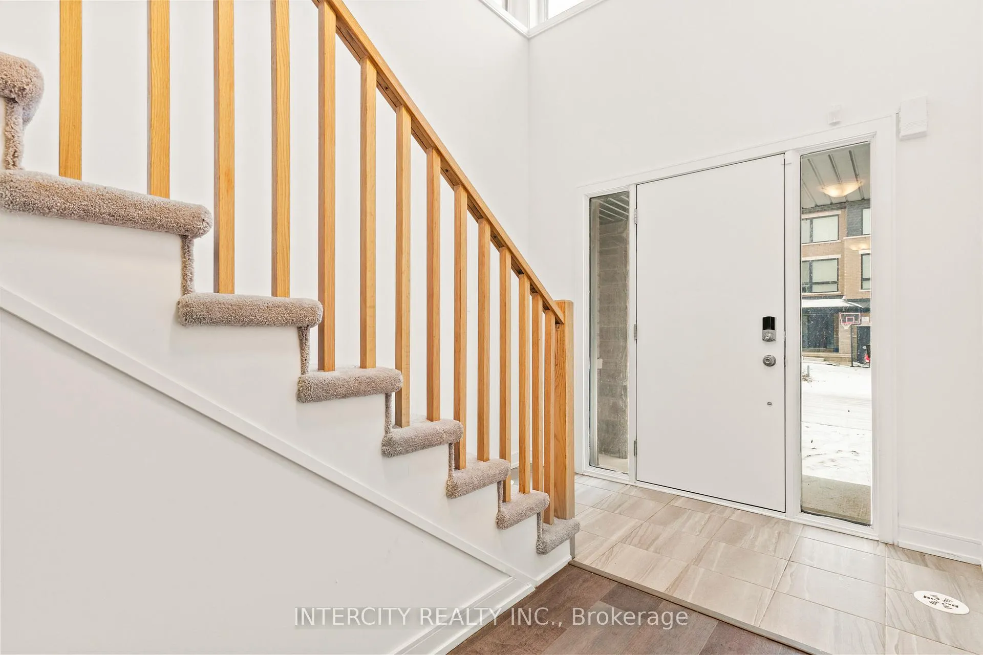 Photo 11 of 14 Blue Forest Crescent, Barrie, Innis-Shore — HOMEH