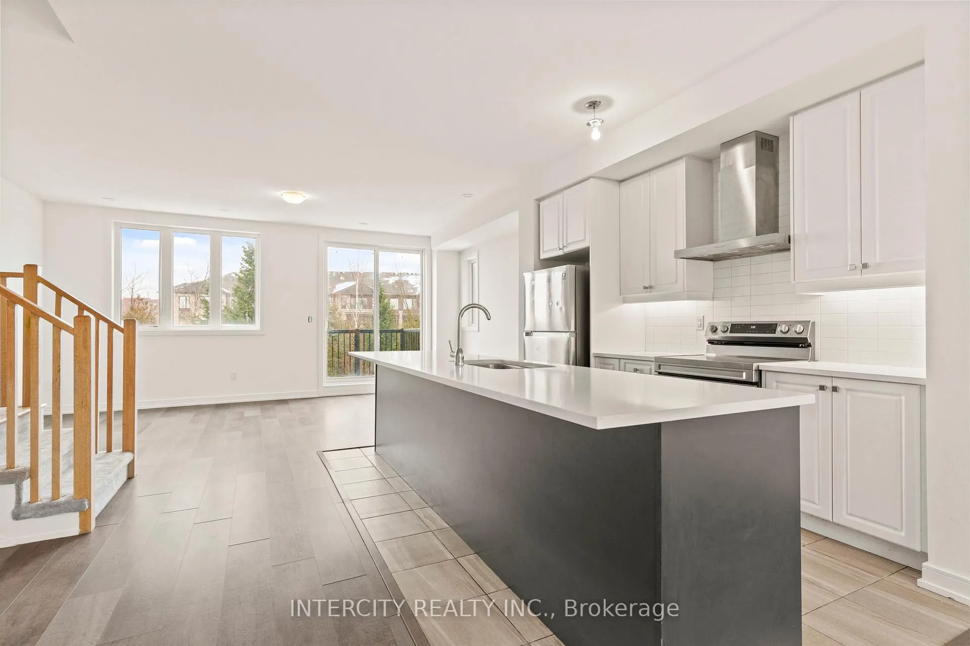 Photo 23 of 14 Blue Forest Crescent, Barrie, Innis-Shore — HOMEH