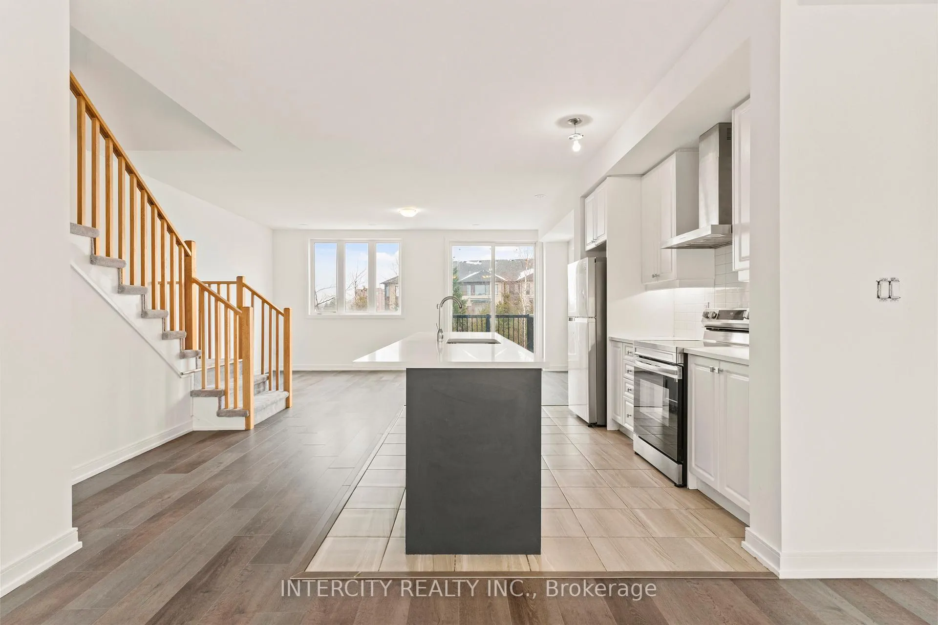Photo 20 of 14 Blue Forest Crescent, Barrie, Innis-Shore — HOMEH