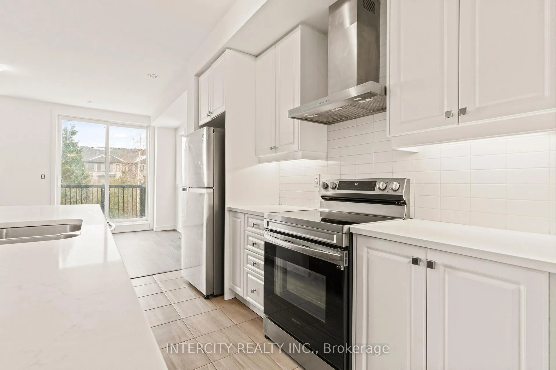 Photo 55 of 14 Blue Forest Crescent, Barrie, Innis-Shore — HOMEH
