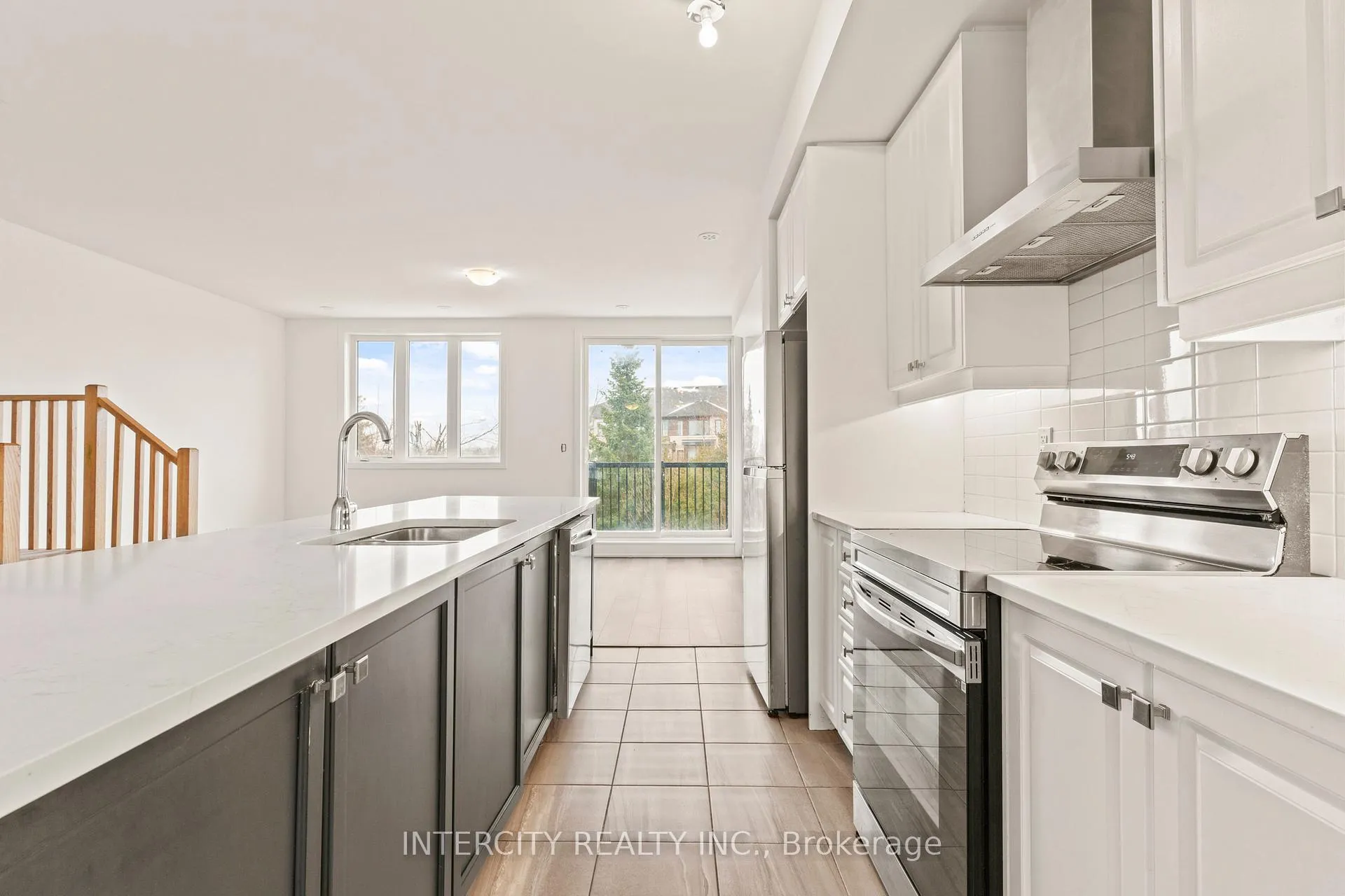 Photo 62 of 14 Blue Forest Crescent, Barrie, Innis-Shore — HOMEH