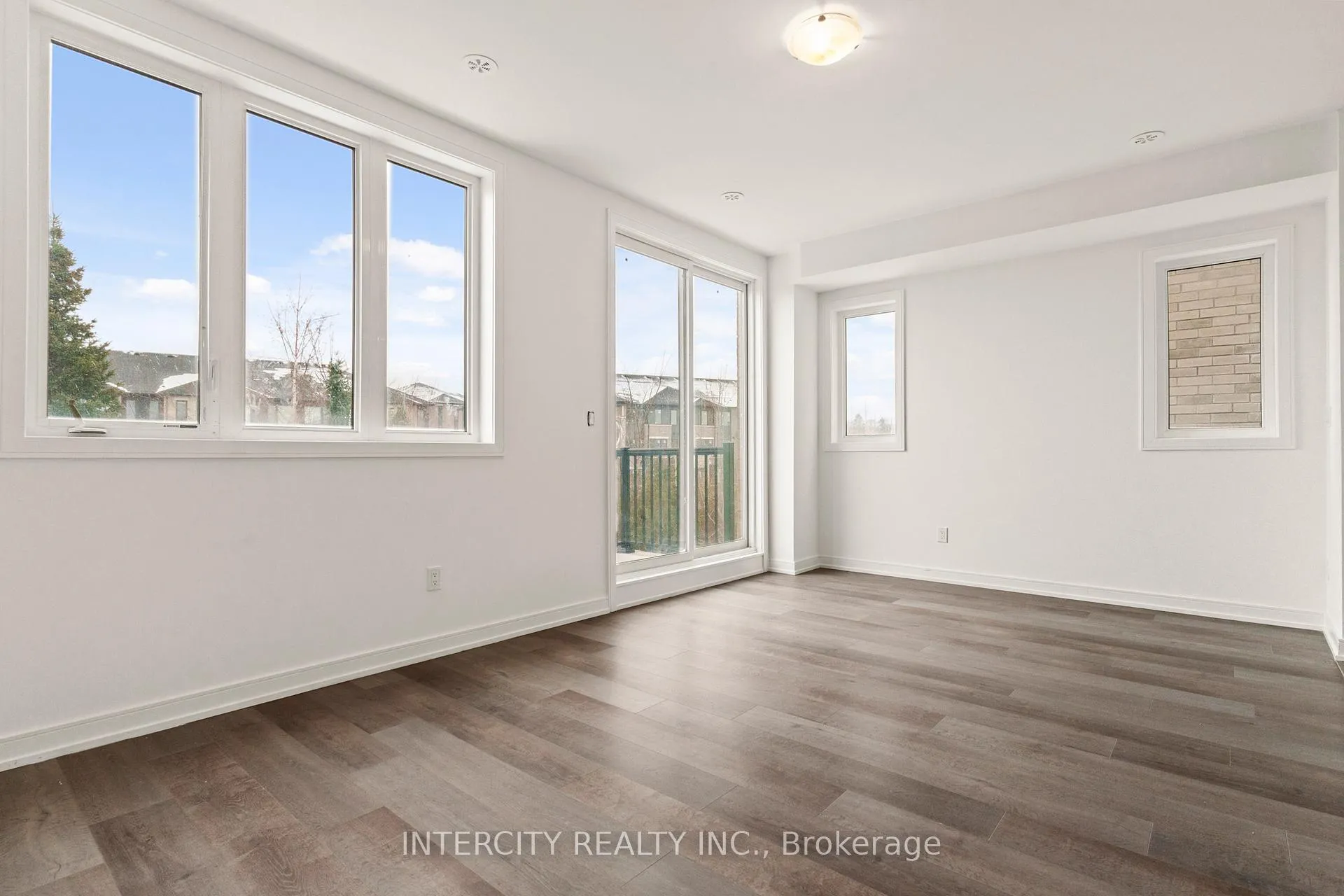 Photo 89 of 14 Blue Forest Crescent, Barrie, Innis-Shore — HOMEH