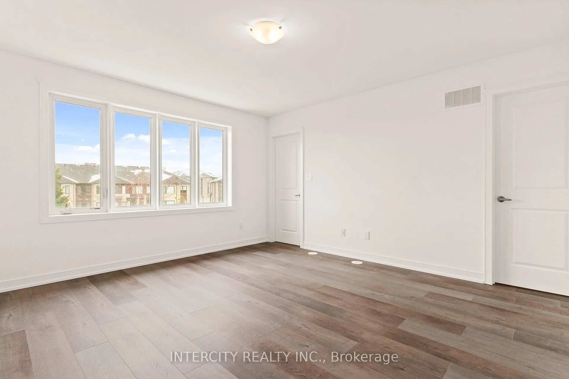 Photo 115 of 14 Blue Forest Crescent, Barrie, Innis-Shore — HOMEH