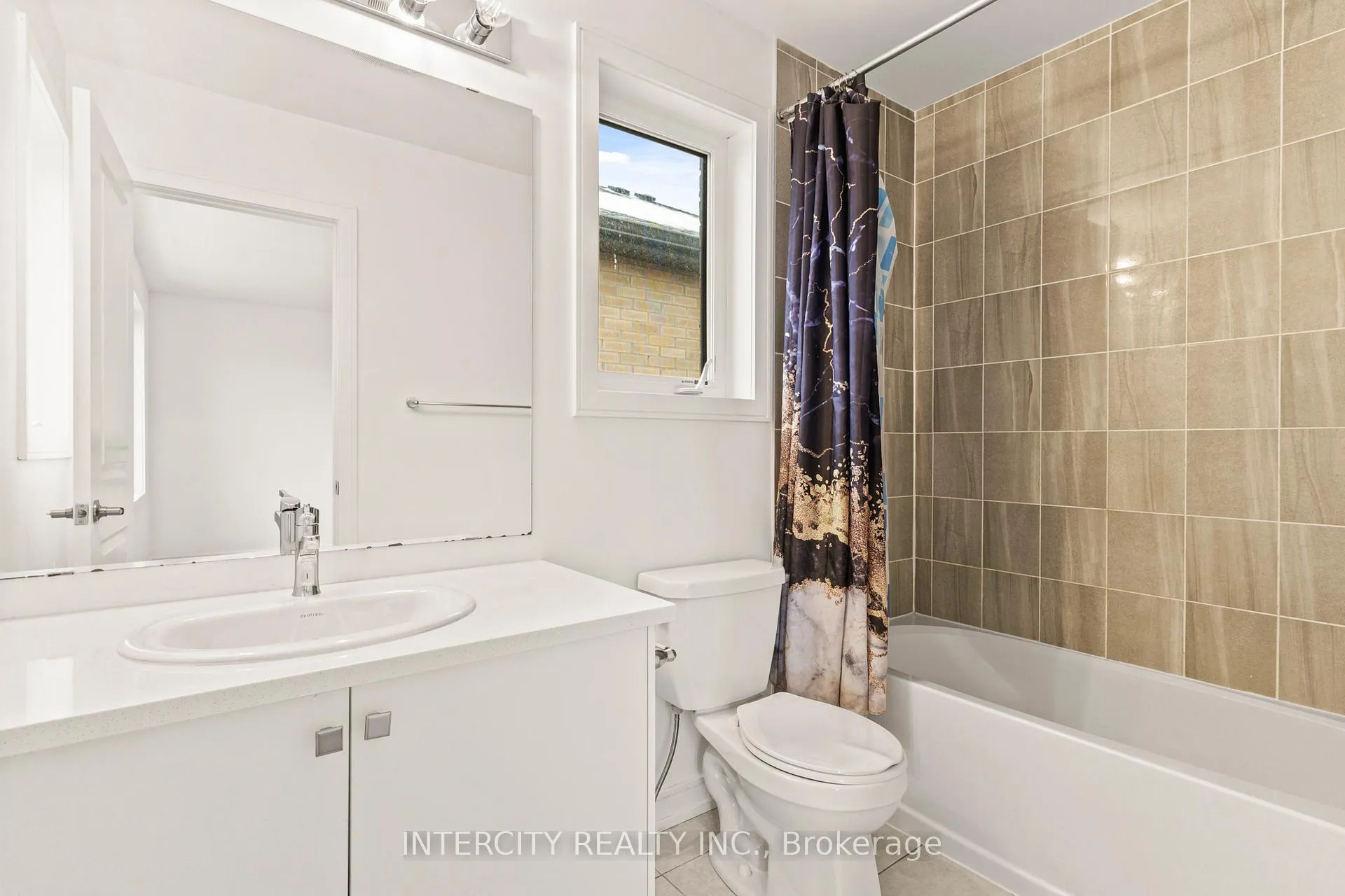 Photo 126 of 14 Blue Forest Crescent, Barrie, Innis-Shore — HOMEH