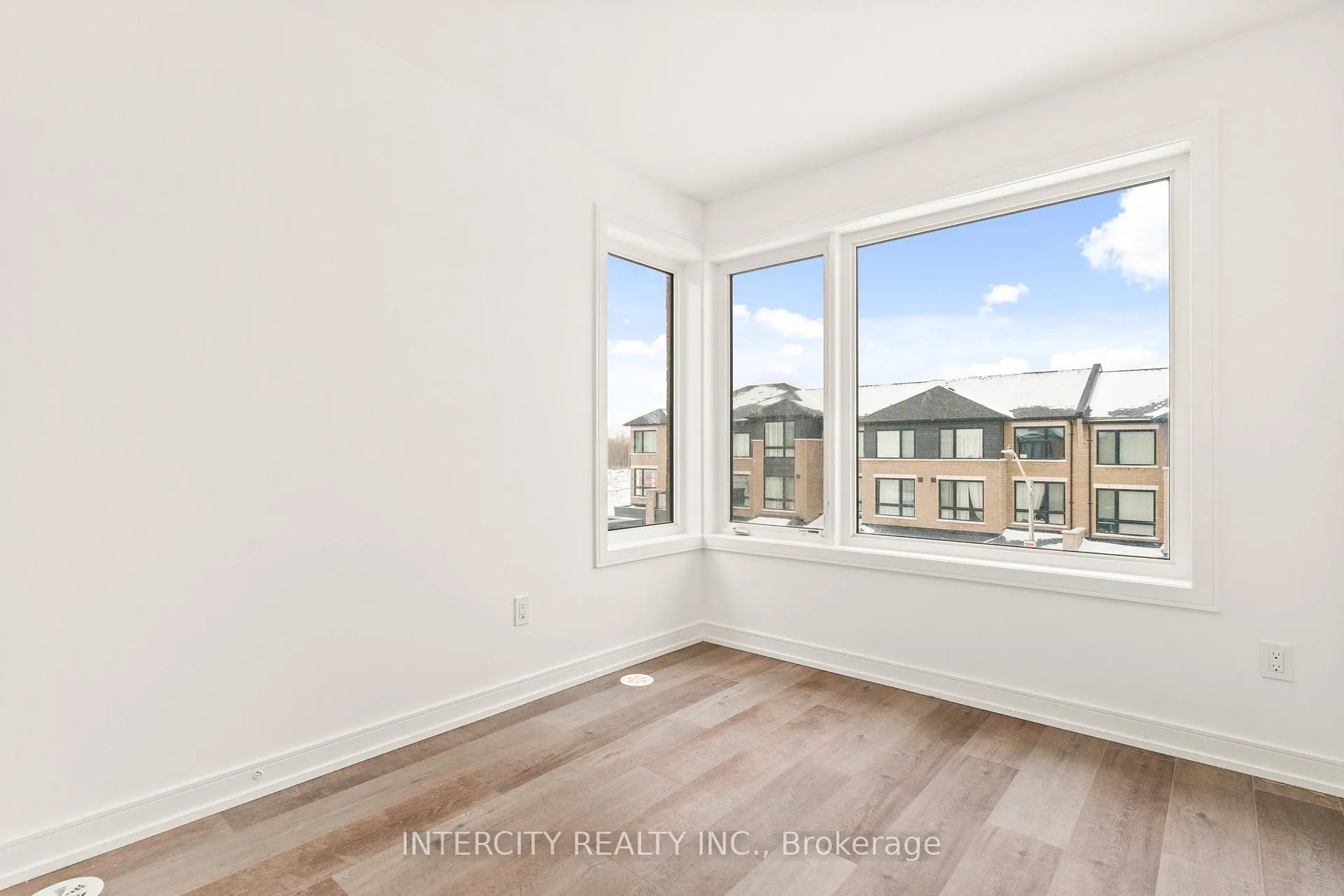 Photo 153 of 14 Blue Forest Crescent, Barrie, Innis-Shore — HOMEH