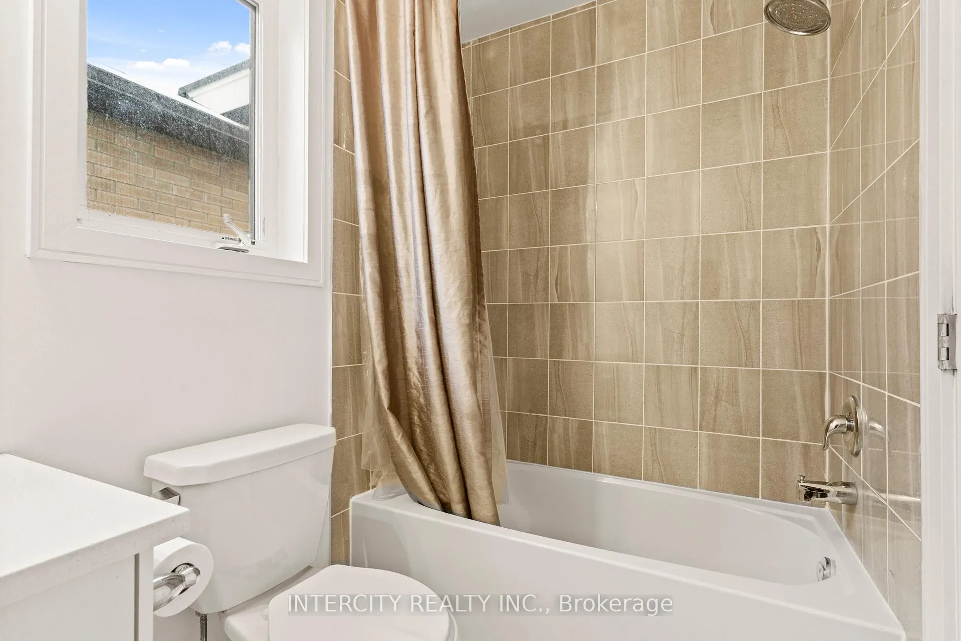 Photo 162 of 14 Blue Forest Crescent, Barrie, Innis-Shore — HOMEH