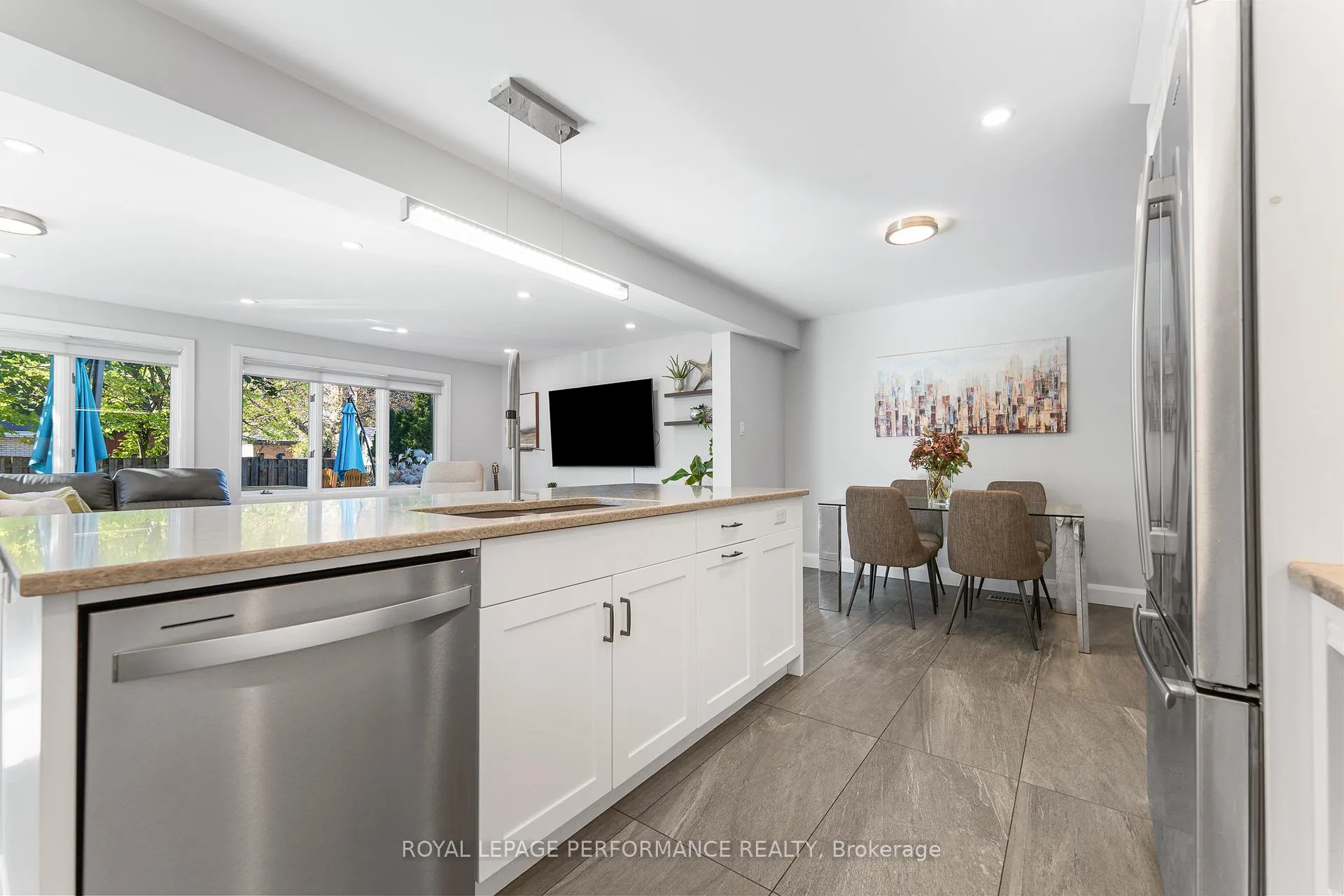 Photo 18 of 3026 Southmore Drive E, Ottawa, Riverside Park South — HOMEH