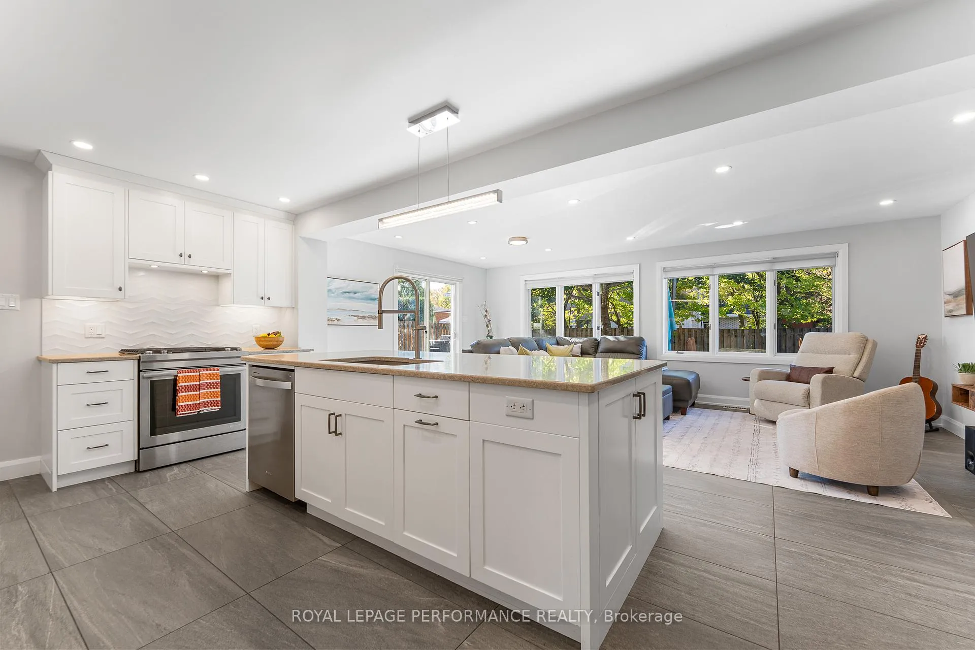 Photo 20 of 3026 Southmore Drive E, Ottawa, Riverside Park South — HOMEH