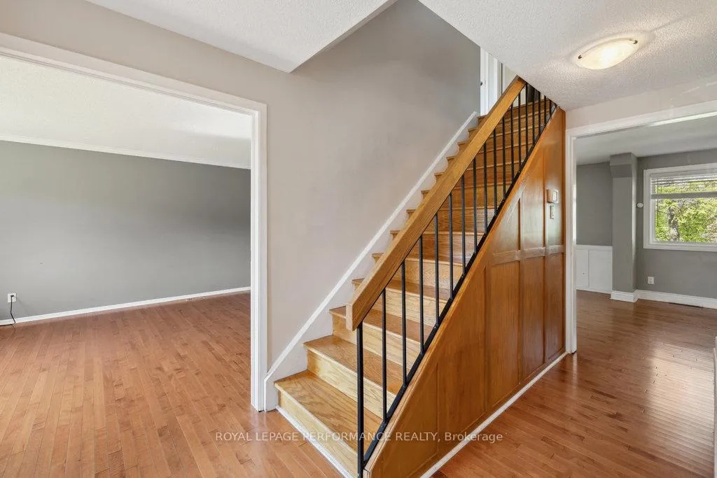 Photo 5 of 2045 Deerhurst Court, Ottawa, Beacon Hill North — HOMEH