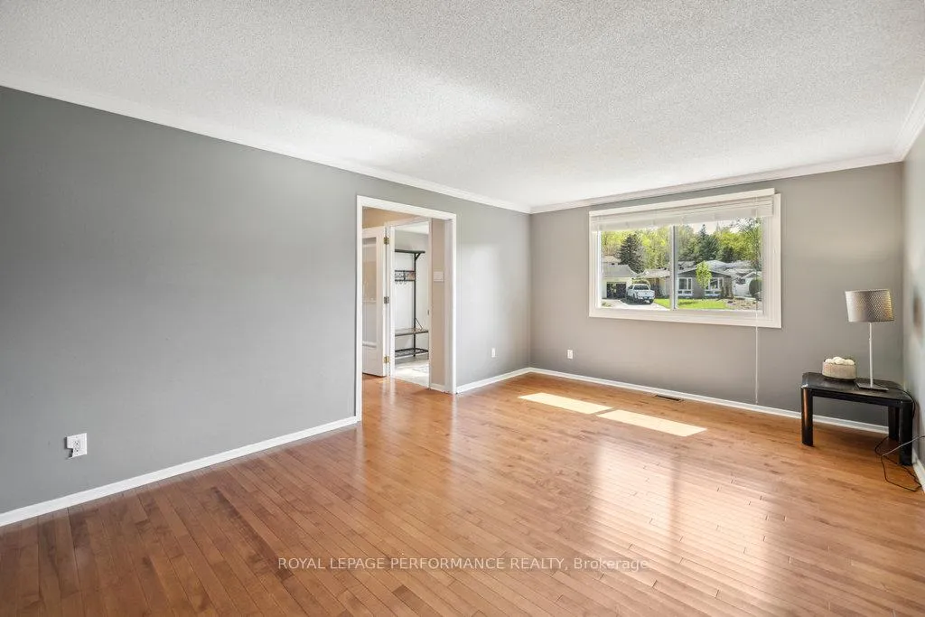 Photo 7 of 2045 Deerhurst Court, Ottawa, Beacon Hill North — HOMEH