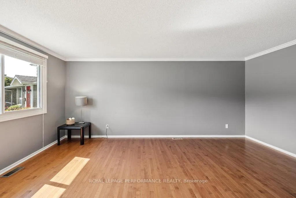 Photo 10 of 2045 Deerhurst Court, Ottawa, Beacon Hill North — HOMEH