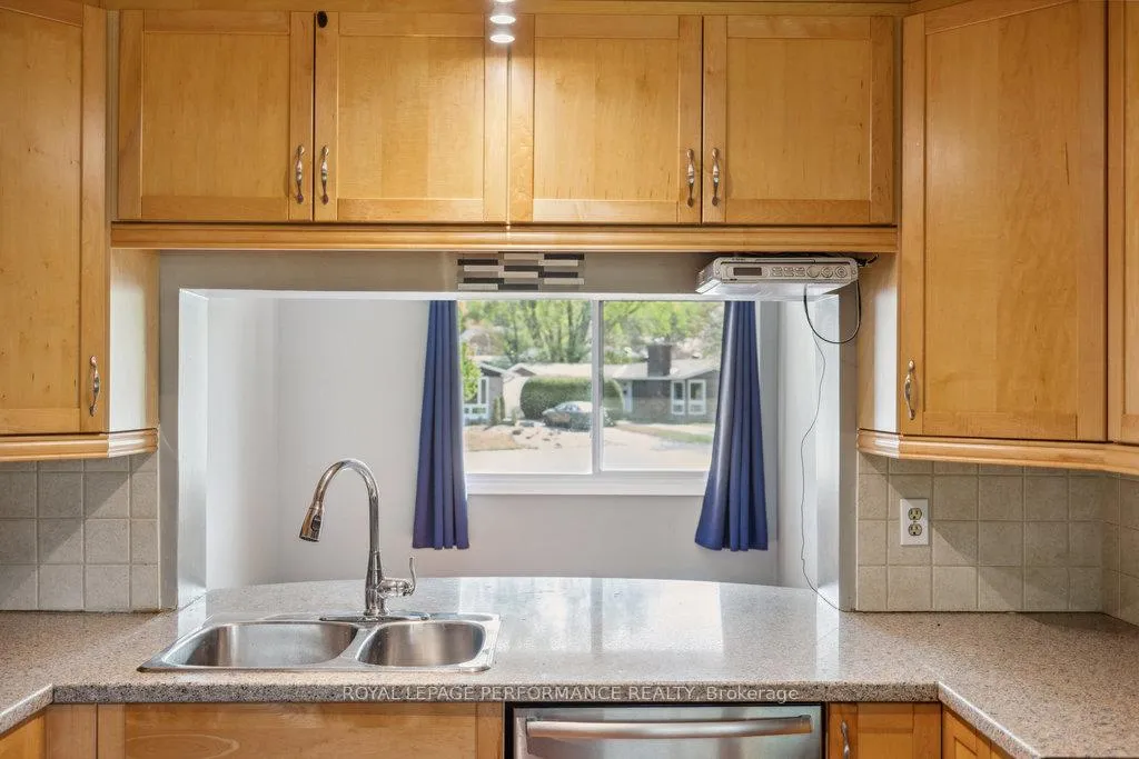 Photo 14 of 2045 Deerhurst Court, Ottawa, Beacon Hill North — HOMEH