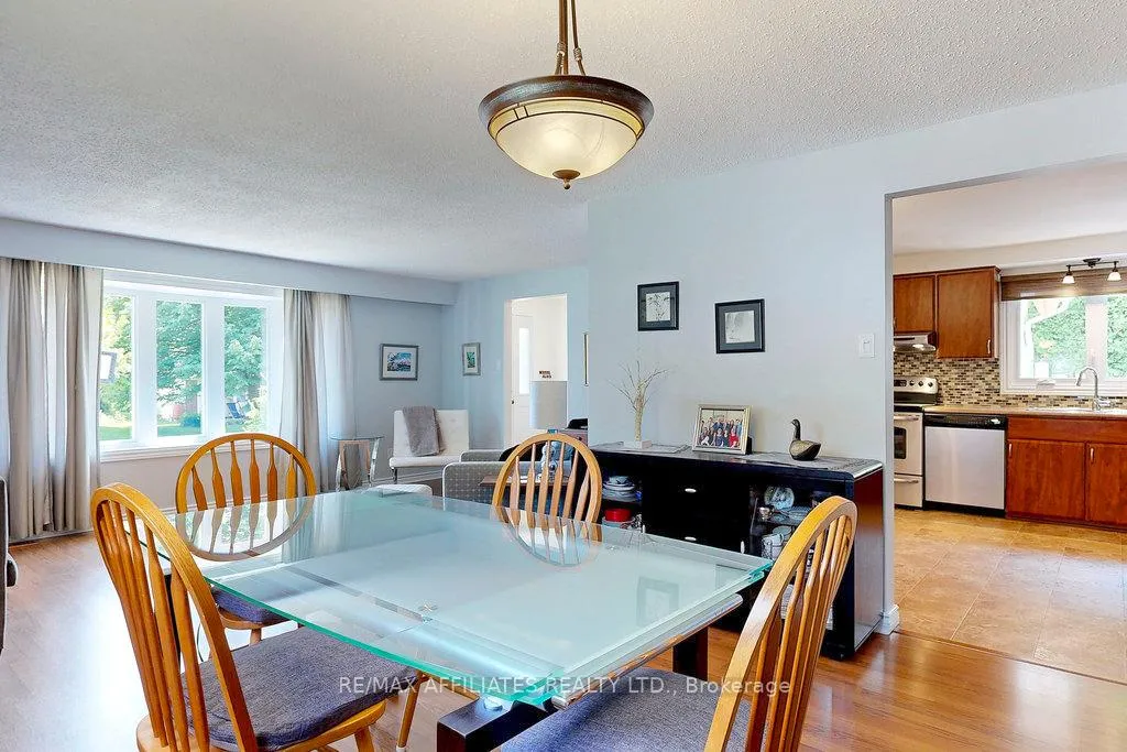 Photo 15 of 22 Red Maple Crescent, Ottawa, Blackburn Hamlet — HOMEH
