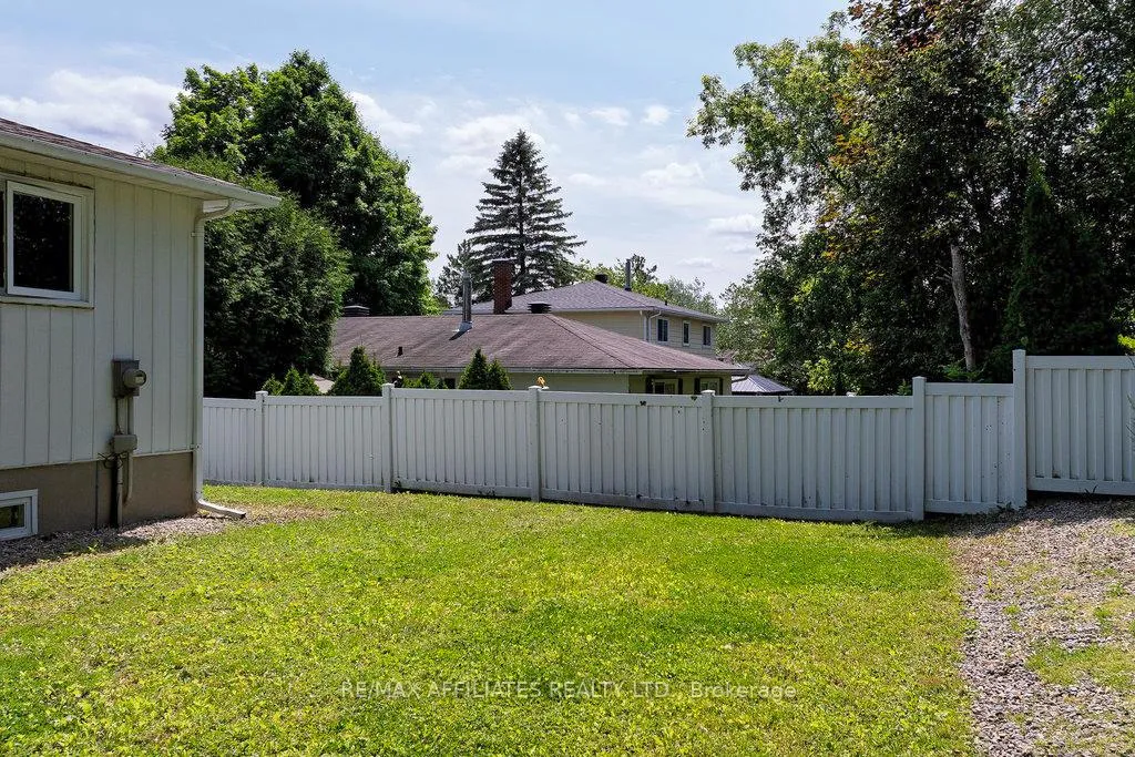 Photo 32 of 22 Red Maple Crescent, Ottawa, Blackburn Hamlet — HOMEH