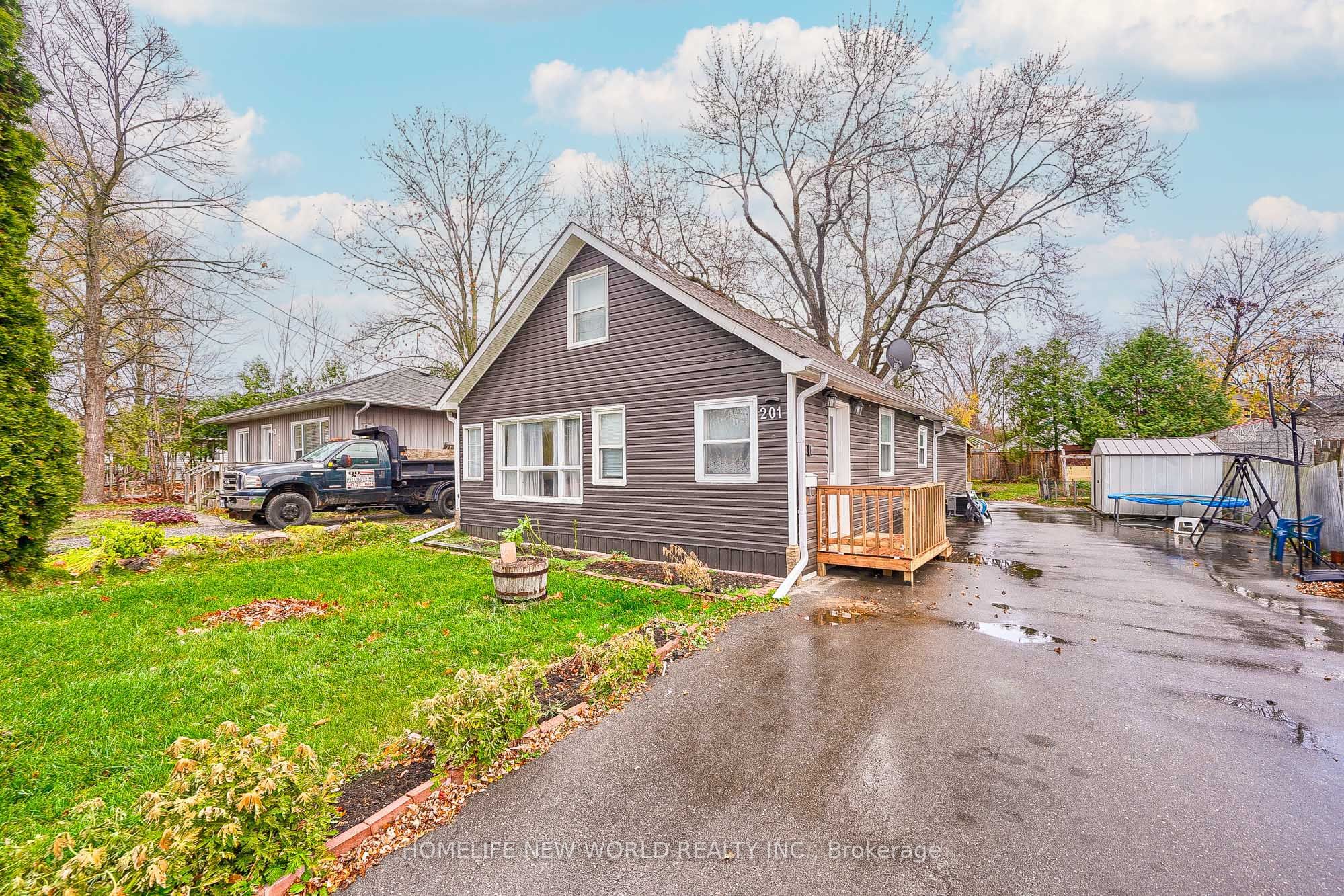 Photo 2 of 201 Pleasant Boulevard, Georgina, Keswick South — HOMEH